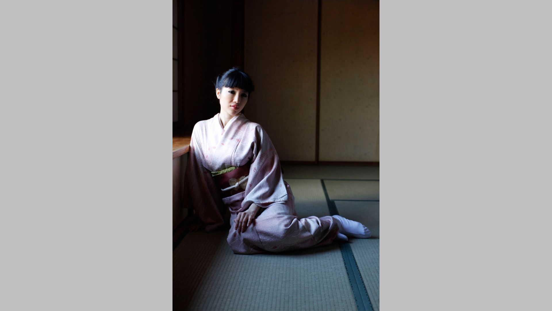 森下悠里《咲き誇る美しい花》 [Image.tv]