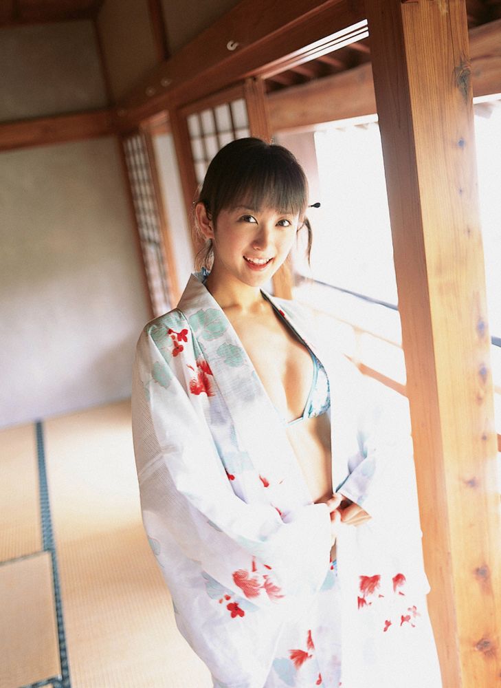 小松彩夏《オトナ？コドモ？》 [YS Web] Vol.135