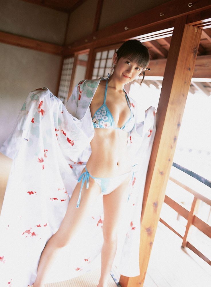 小松彩夏《オトナ？コドモ？》 [YS Web] Vol.135