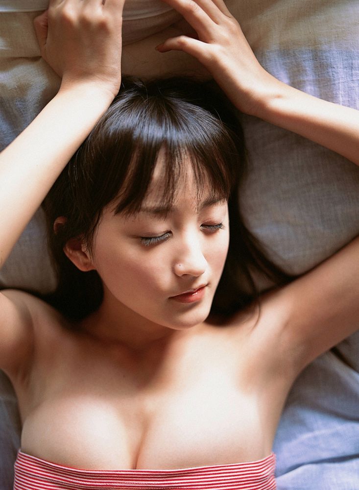 小松彩夏《オトナ？コドモ？》 [YS Web] Vol.135