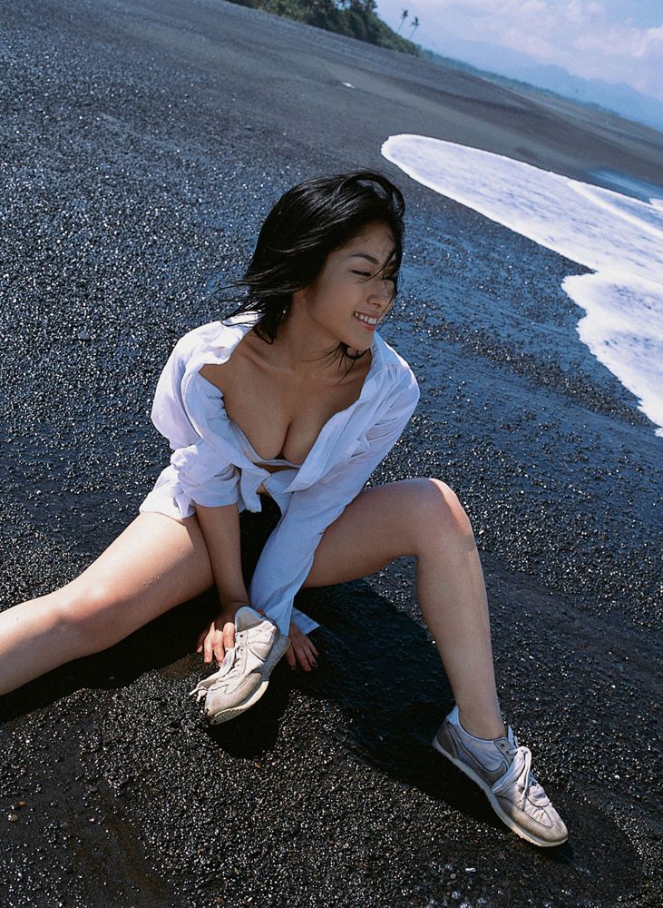 佐藤寛子《Lights,Camera,Action》 [YS Web] Vol.137
