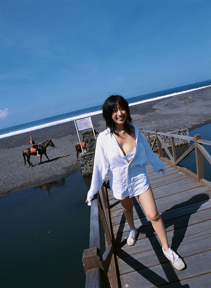佐藤寛子《Lights,Camera,Action》 [YS Web] Vol.137