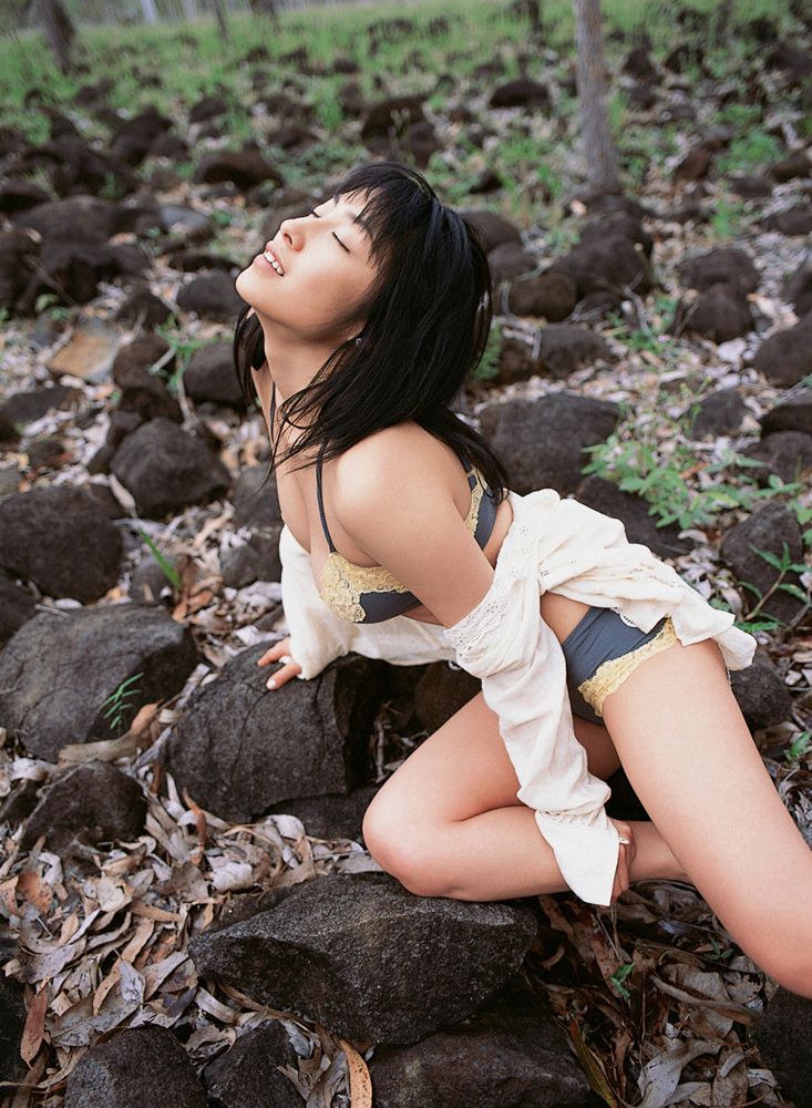 佐藤寛子《川の流れに、身をゆだねて…》 [YS Web] Vol.173