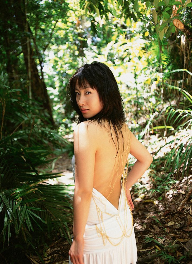 佐藤寛子《川の流れに、身をゆだねて…》 [YS Web] Vol.173