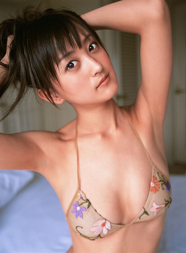 小松彩夏《おめでとう、アヤカ!もう、すっかりトナだね》 [YS Web] Vol.175