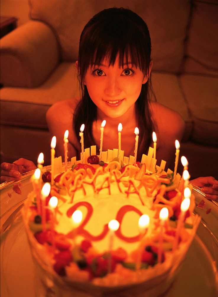 小松彩夏《おめでとう、アヤカ!もう、すっかりトナだね》 [YS Web] Vol.175