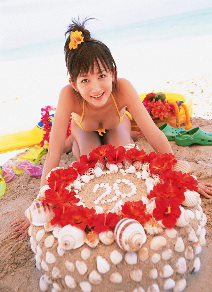 小松彩夏《おめでとう、アヤカ!もう、すっかりトナだね》 [YS Web] Vol.175