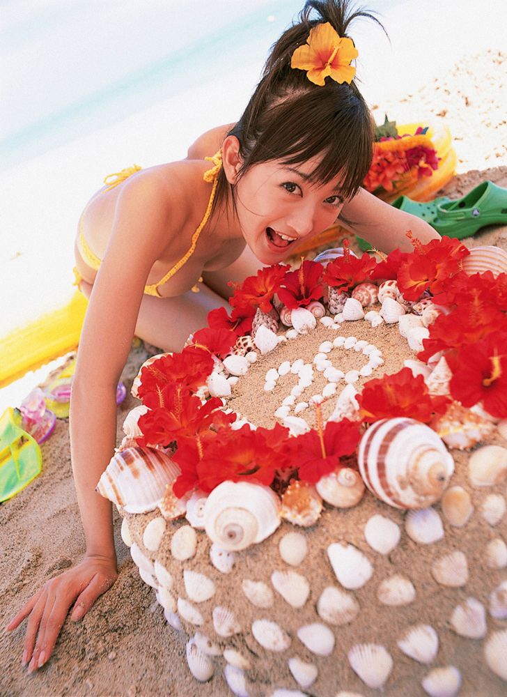 小松彩夏《おめでとう、アヤカ!もう、すっかりトナだね》 [YS Web] Vol.175