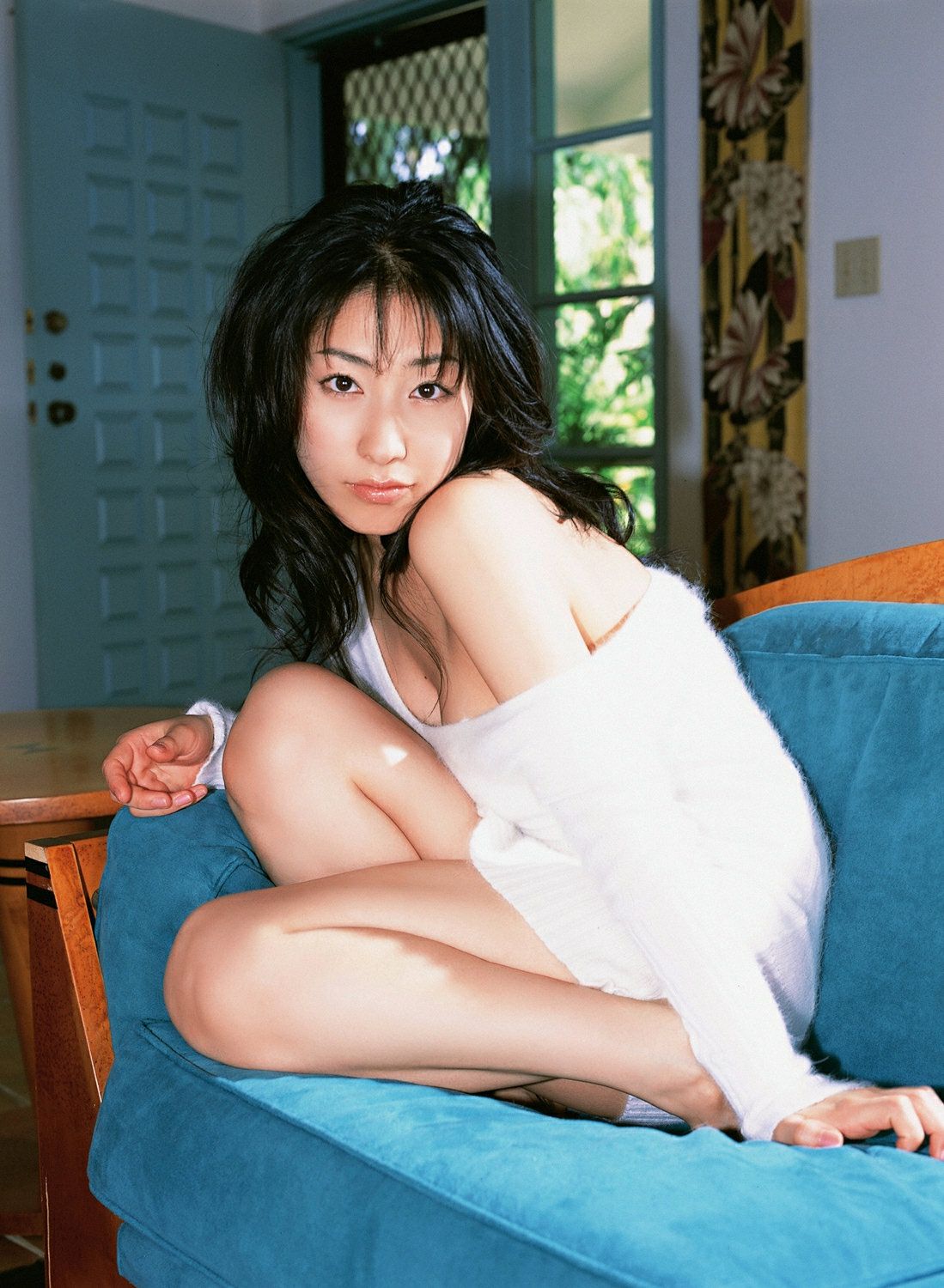 佐藤寛子《子猫のままでいさせて》 [YS Web] Vol.206