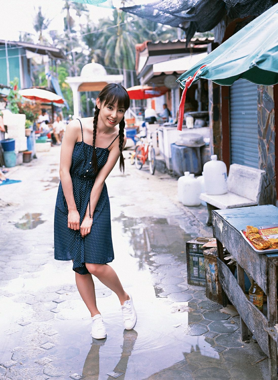秋山莉奈《热帯、美少女、ハプニング!!!》 [YS Web] Vol.215