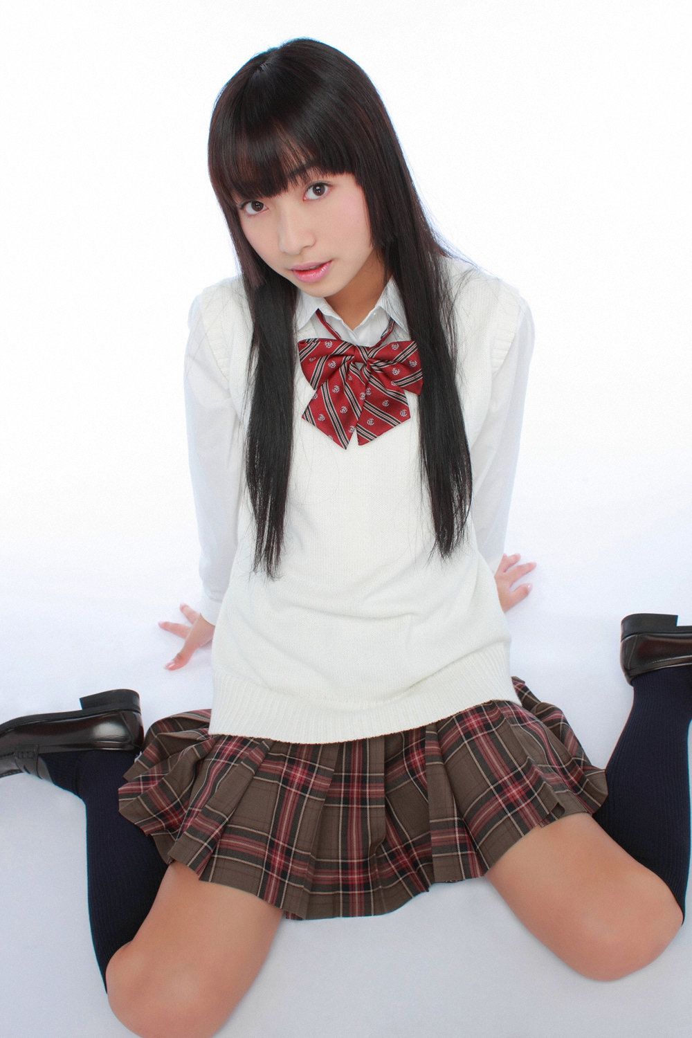Kurumi Inoue 井上胡桃 UNDERAGE!  [YS Web] Vol.285