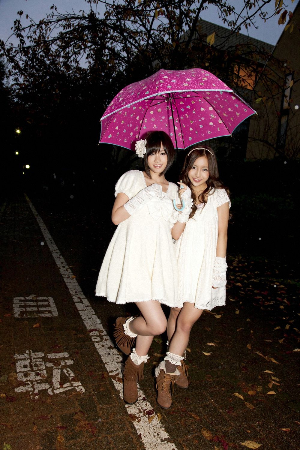 前田敦子/板野友美《あっちゃん ともちん、ふたりで…》 [YS Web] Vol.401