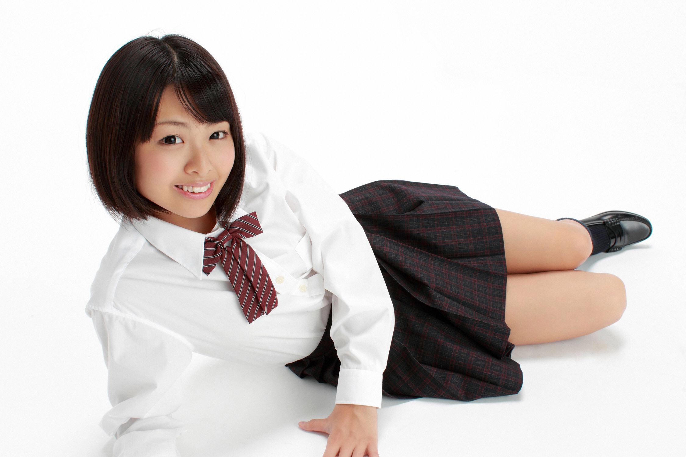 酒井蘭《童顏黑髮ショート入學！》 [YS Web] Vol.471
