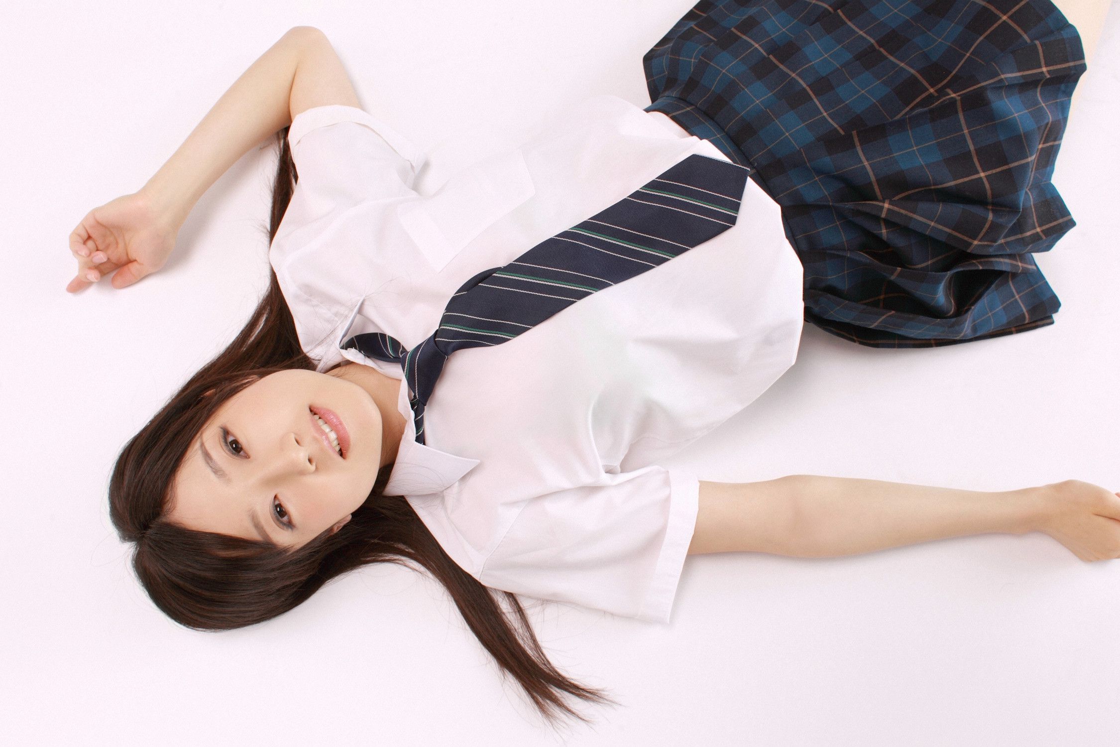 Mika Narumi 成実美香《黑髮おねえサマー入學!》 [YS Web] Vol.512