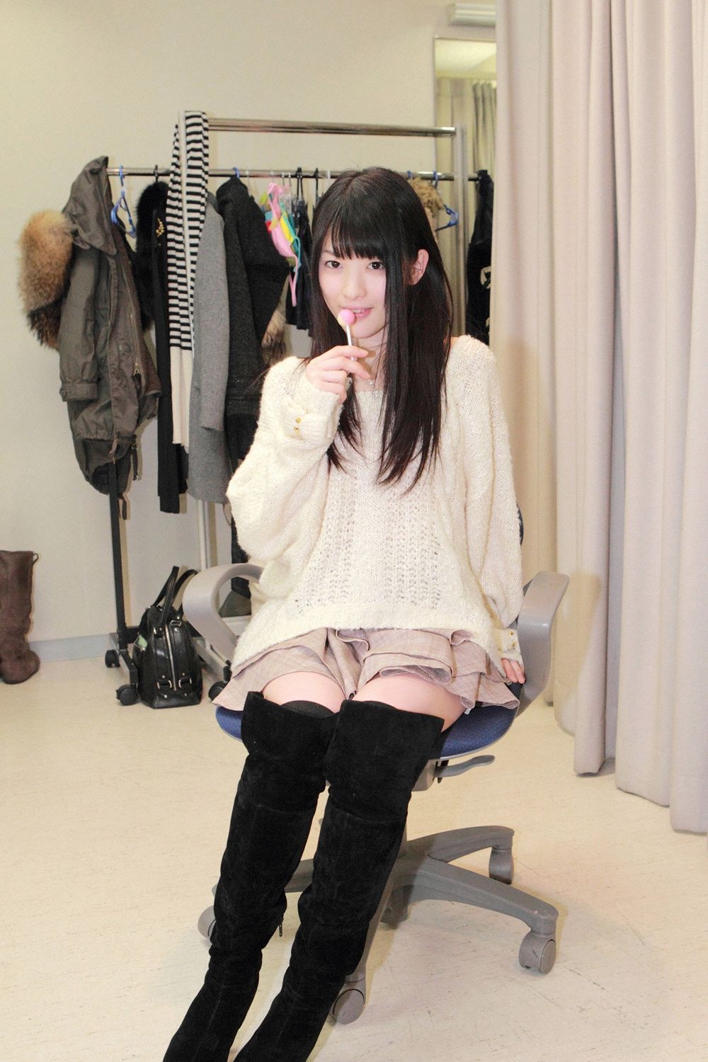 神谷えりな/神谷绘里奈《ガスマスクを脱いだ美少女！》 [YS Web] Vol.547