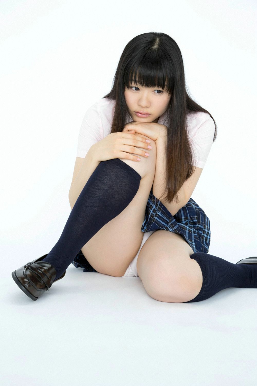 Arisa Shirota 白田ありさ《Eカップのグラビアカメラマン入学！》 [YS Web] Vol.620