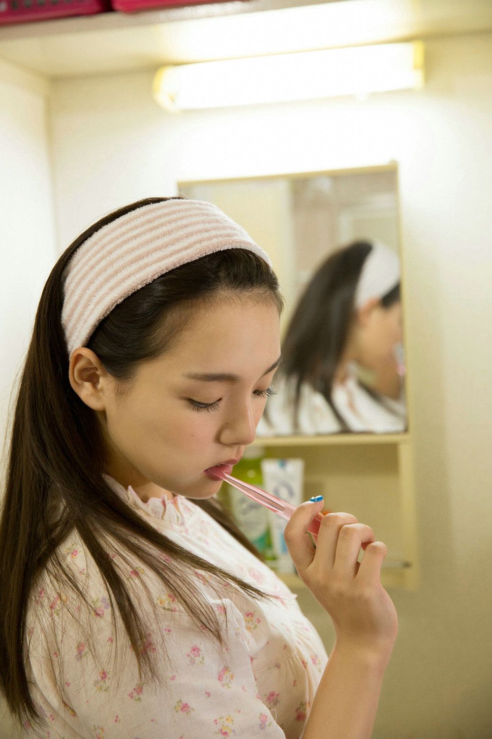 篠崎愛《In The Room》 [YS Web] Vol.629