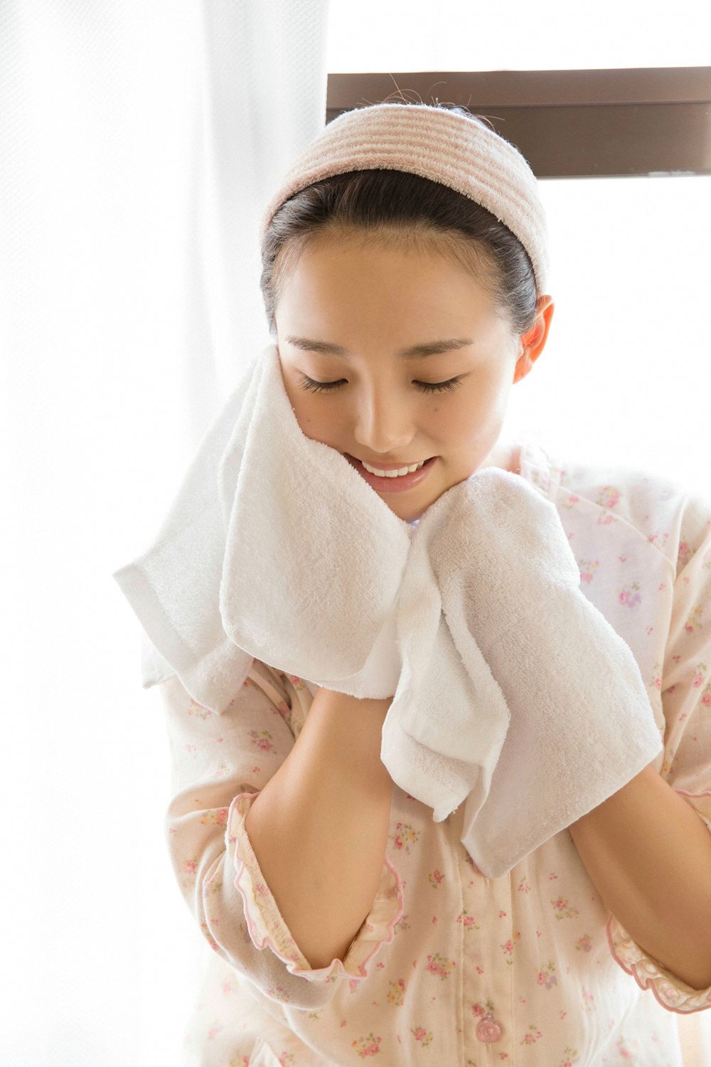 篠崎愛《In The Room》 [YS Web] Vol.629