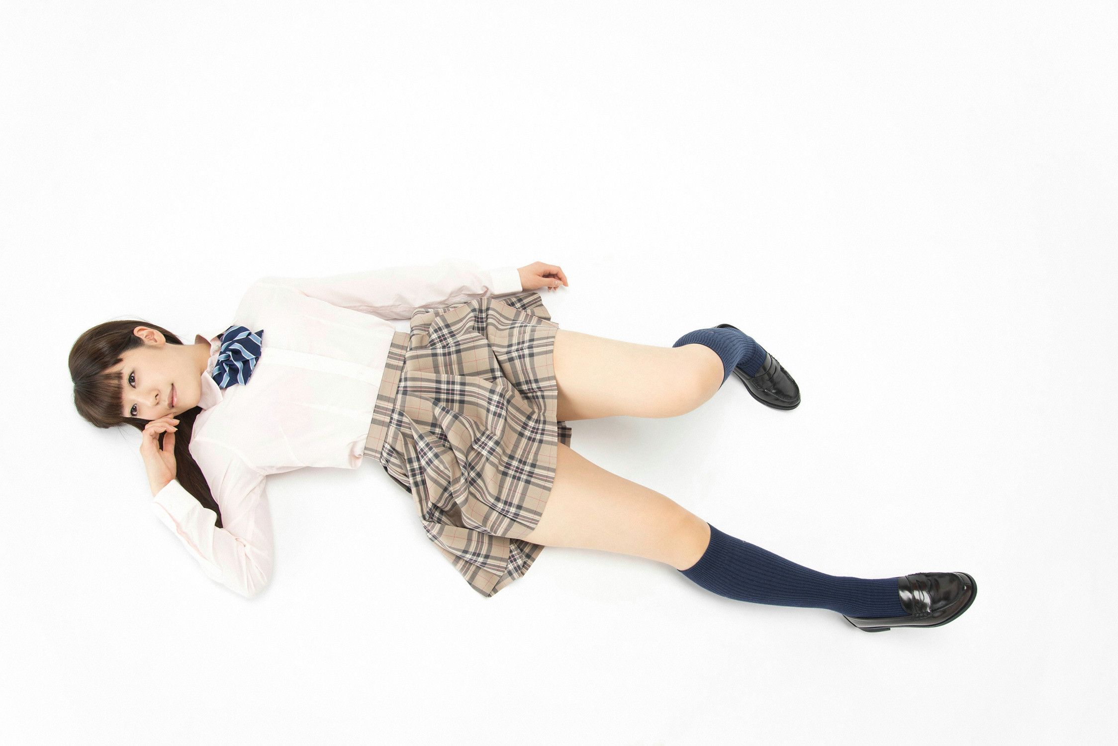 Ai Okura 大藏愛《超美形！新锐女优さん入学！》 [YS Web] Vol.632