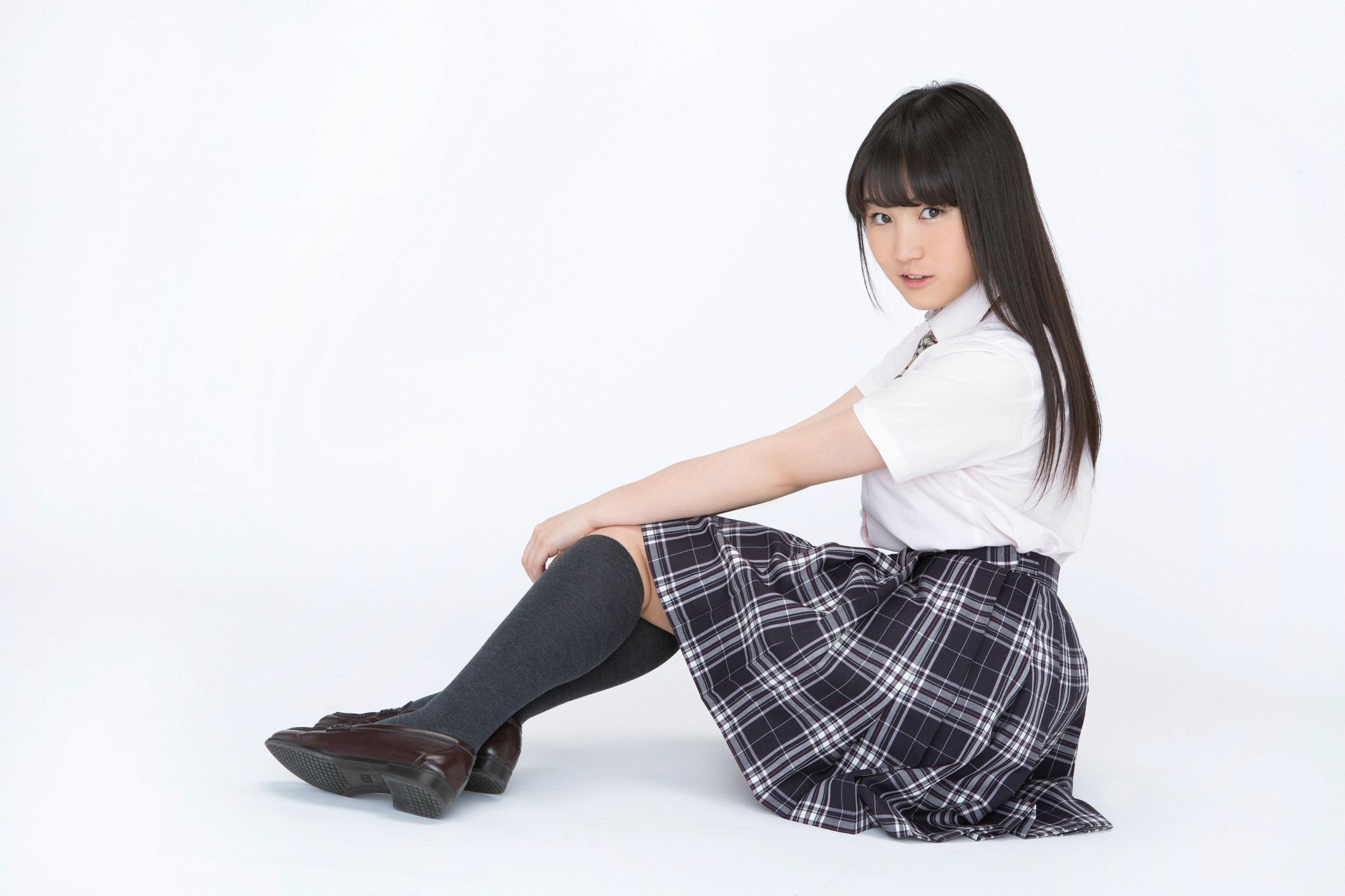 片瀬美月《Gカップはにかみ美少女入学!!》 [YS Web] Vol.665