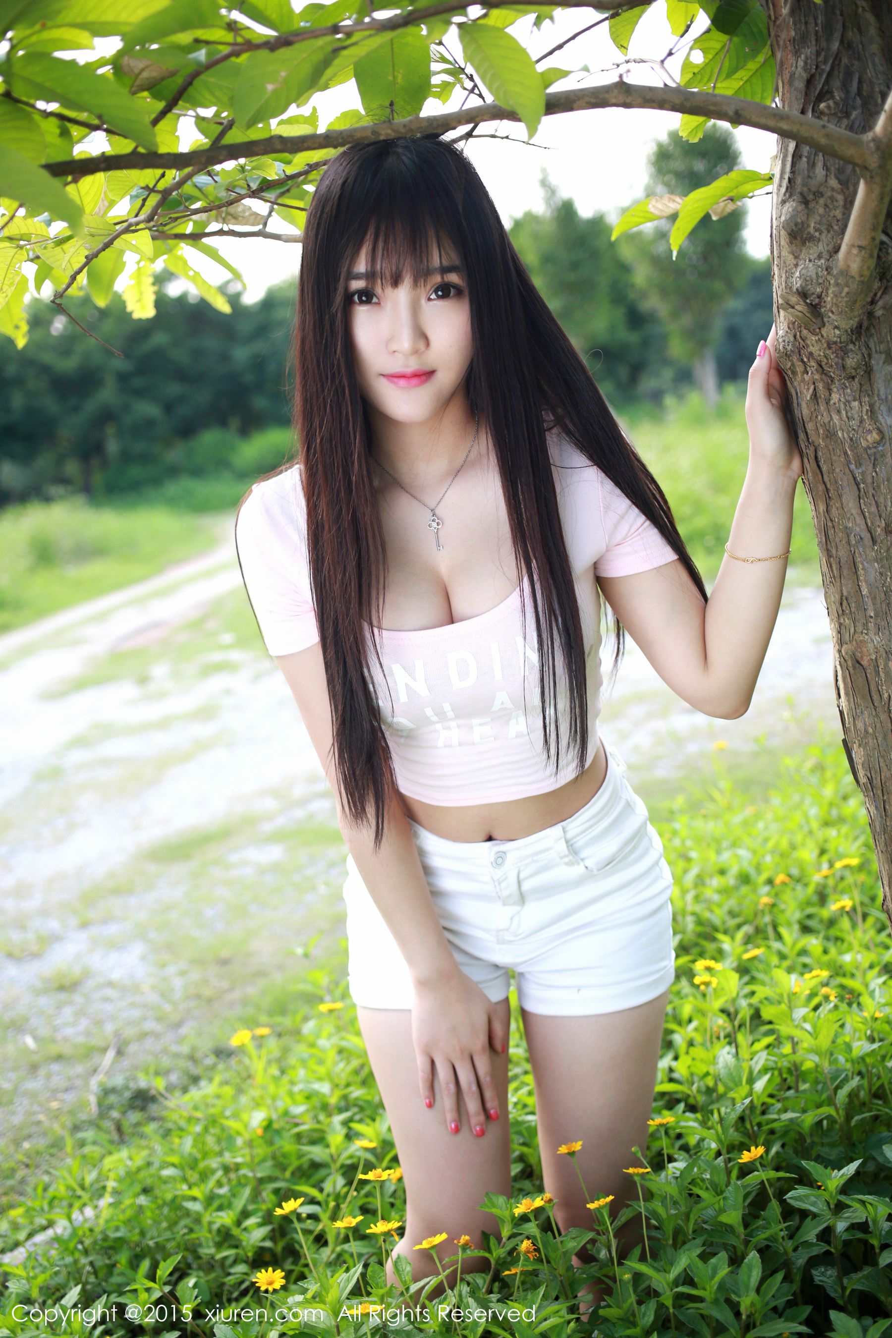 夏瑶baby《清新热裤妹子外拍》 [秀人网XiuRen] No.345