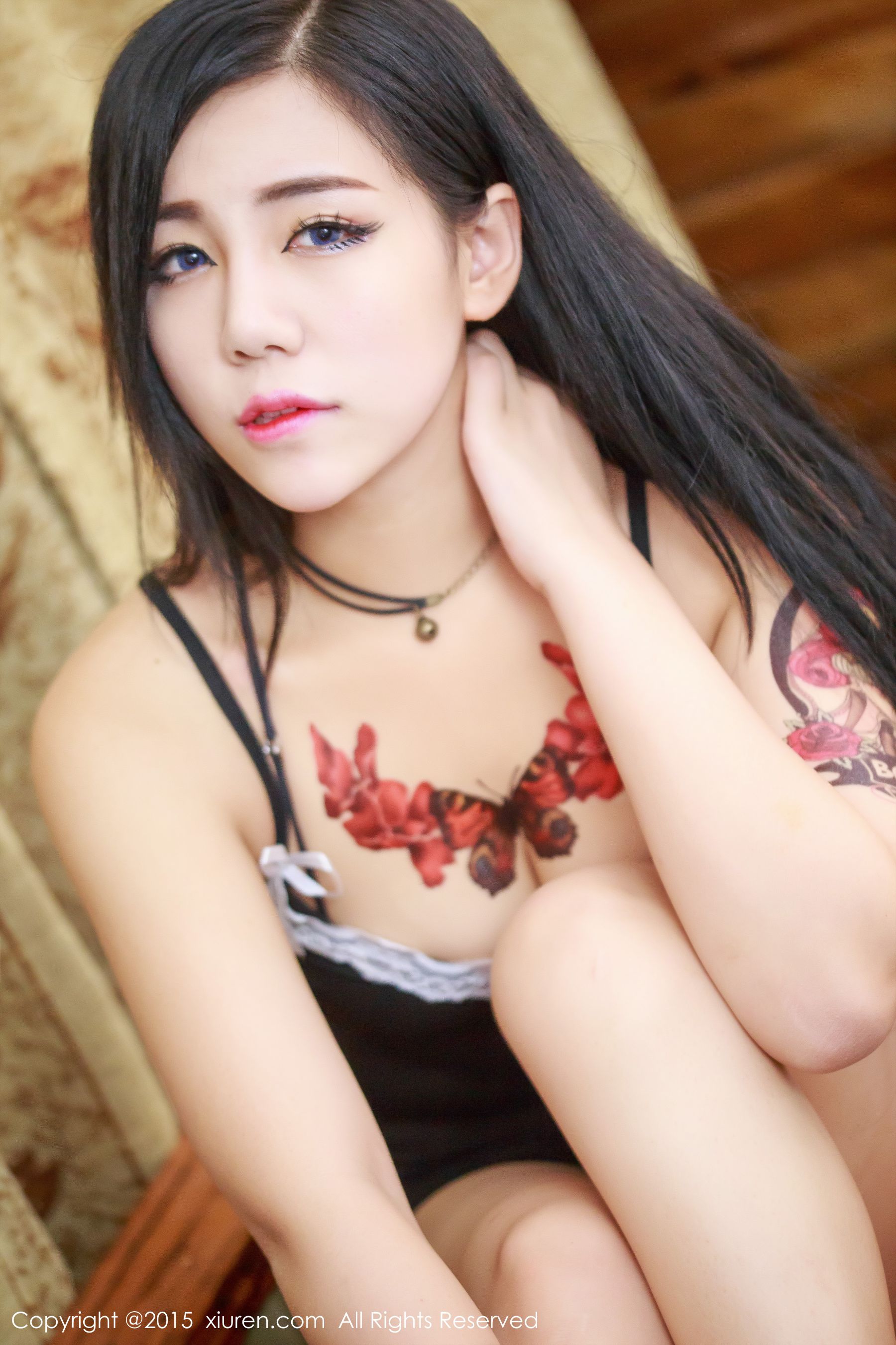 天津妹子旭旭《性感的吊带小睡衣》 [秀人网XiuRen] No.356