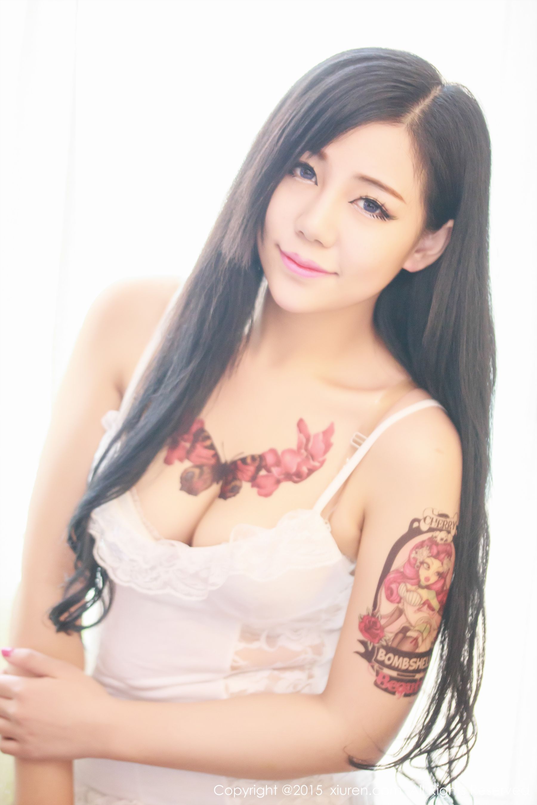 天津妹子旭旭《性感的吊带小睡衣》 [秀人网XiuRen] No.356