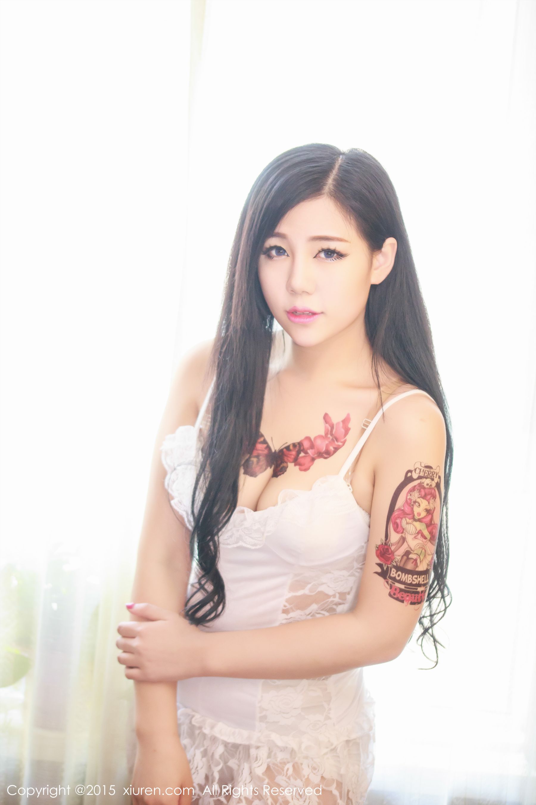 天津妹子旭旭《性感的吊带小睡衣》 [秀人网XiuRen] No.356