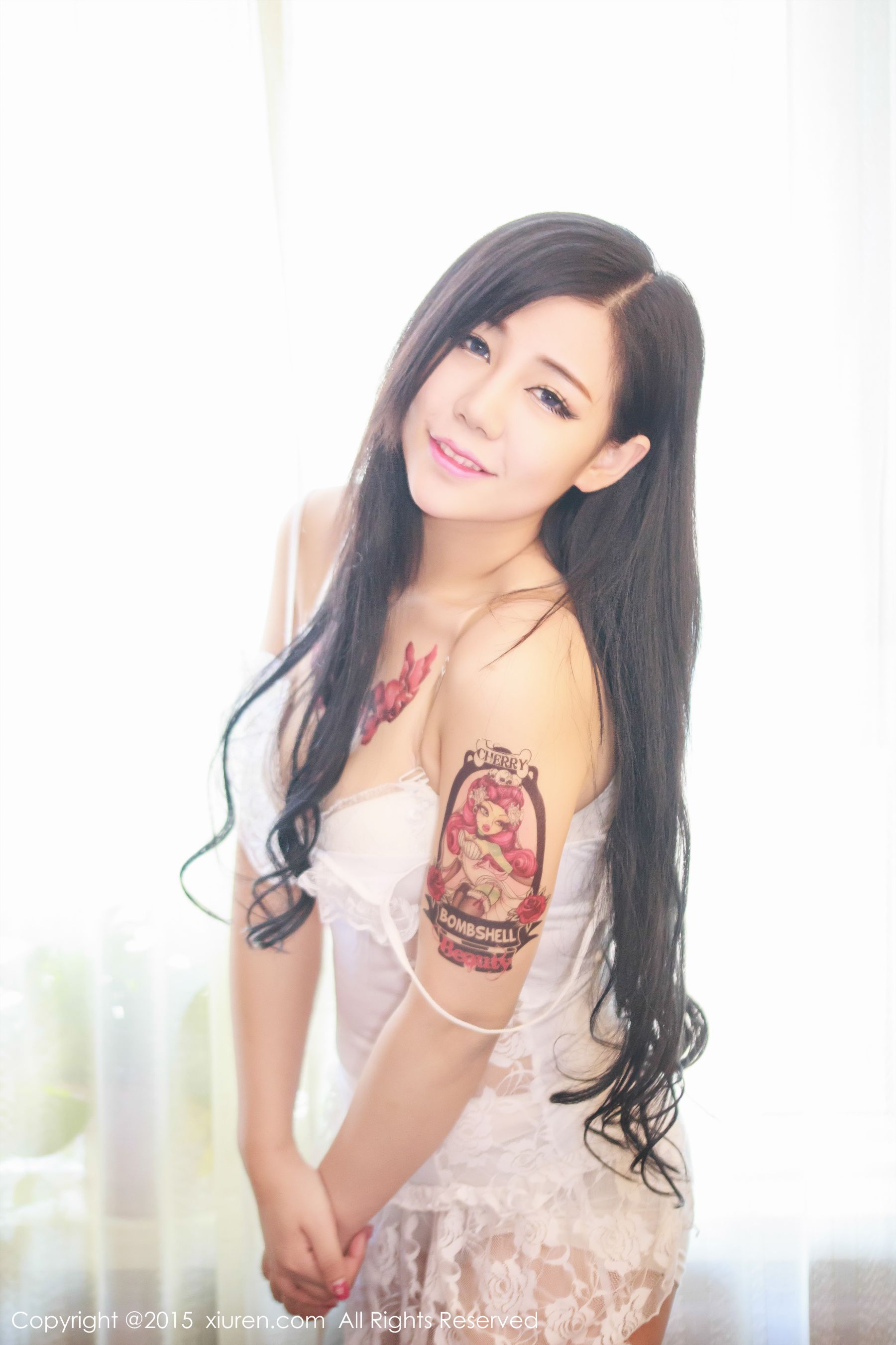 天津妹子旭旭《性感的吊带小睡衣》 [秀人网XiuRen] No.356
