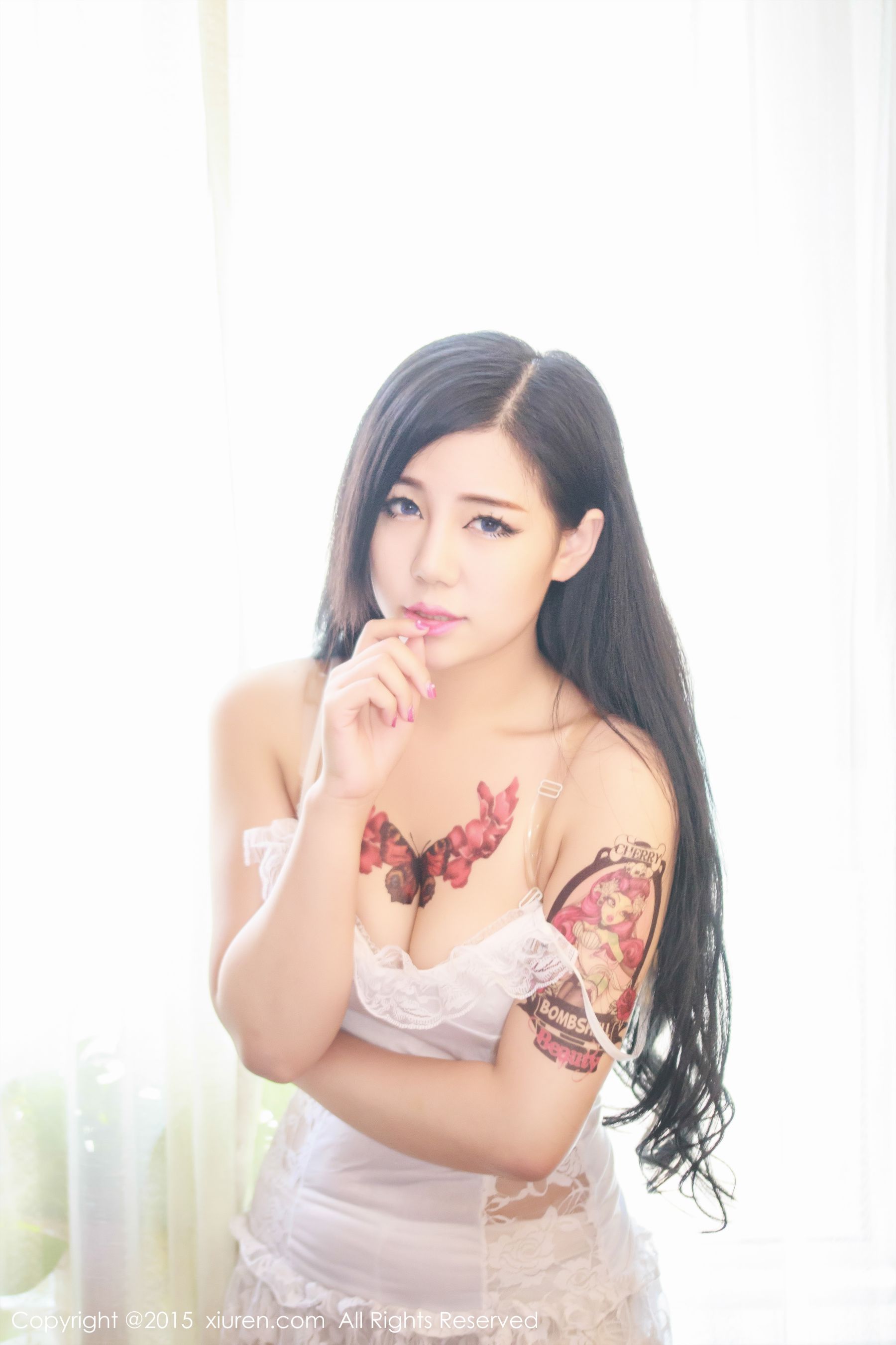 天津妹子旭旭《性感的吊带小睡衣》 [秀人网XiuRen] No.356