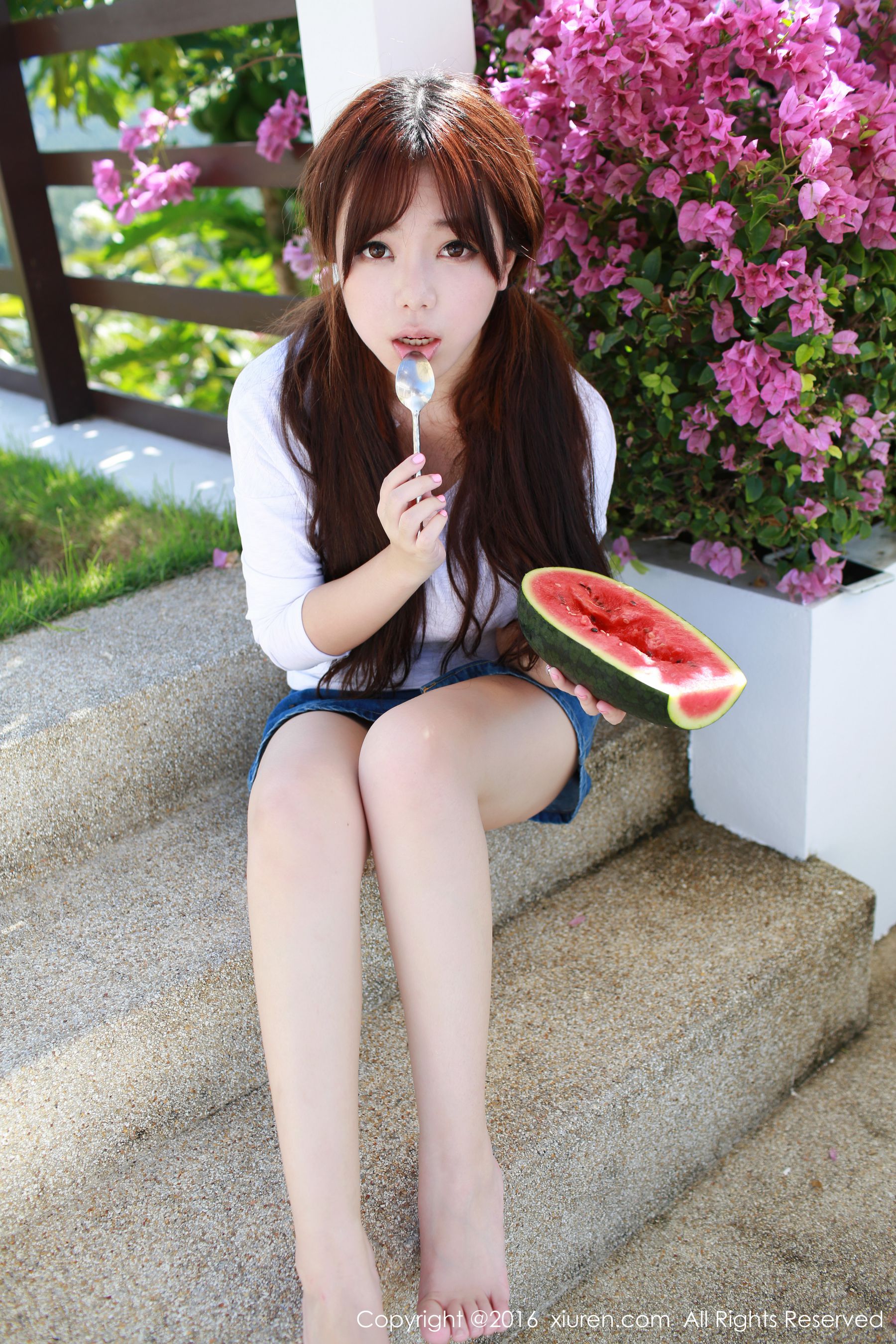 刘飞儿Faye《西瓜+牛仔超短裙+针织内衣》 [秀人网XiuRen] No.490
