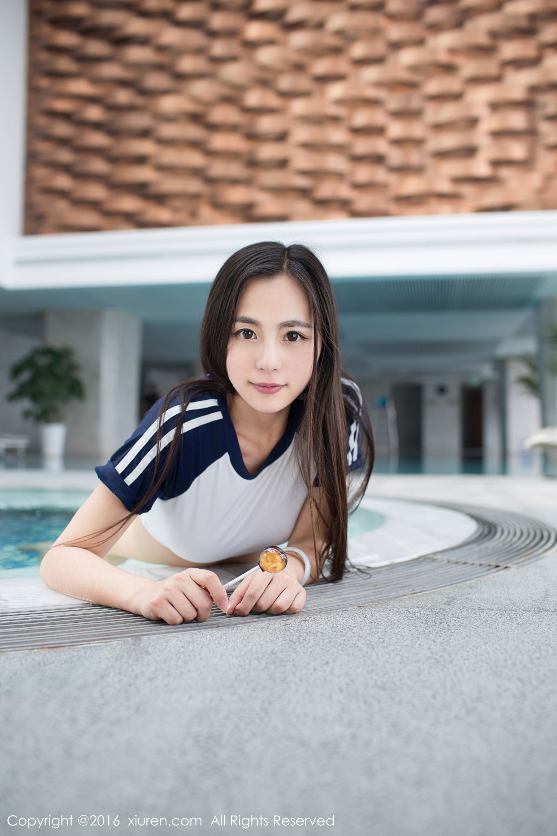 Moa小姐《厨娘装+比基尼》 [秀人网XiuRen] No.521