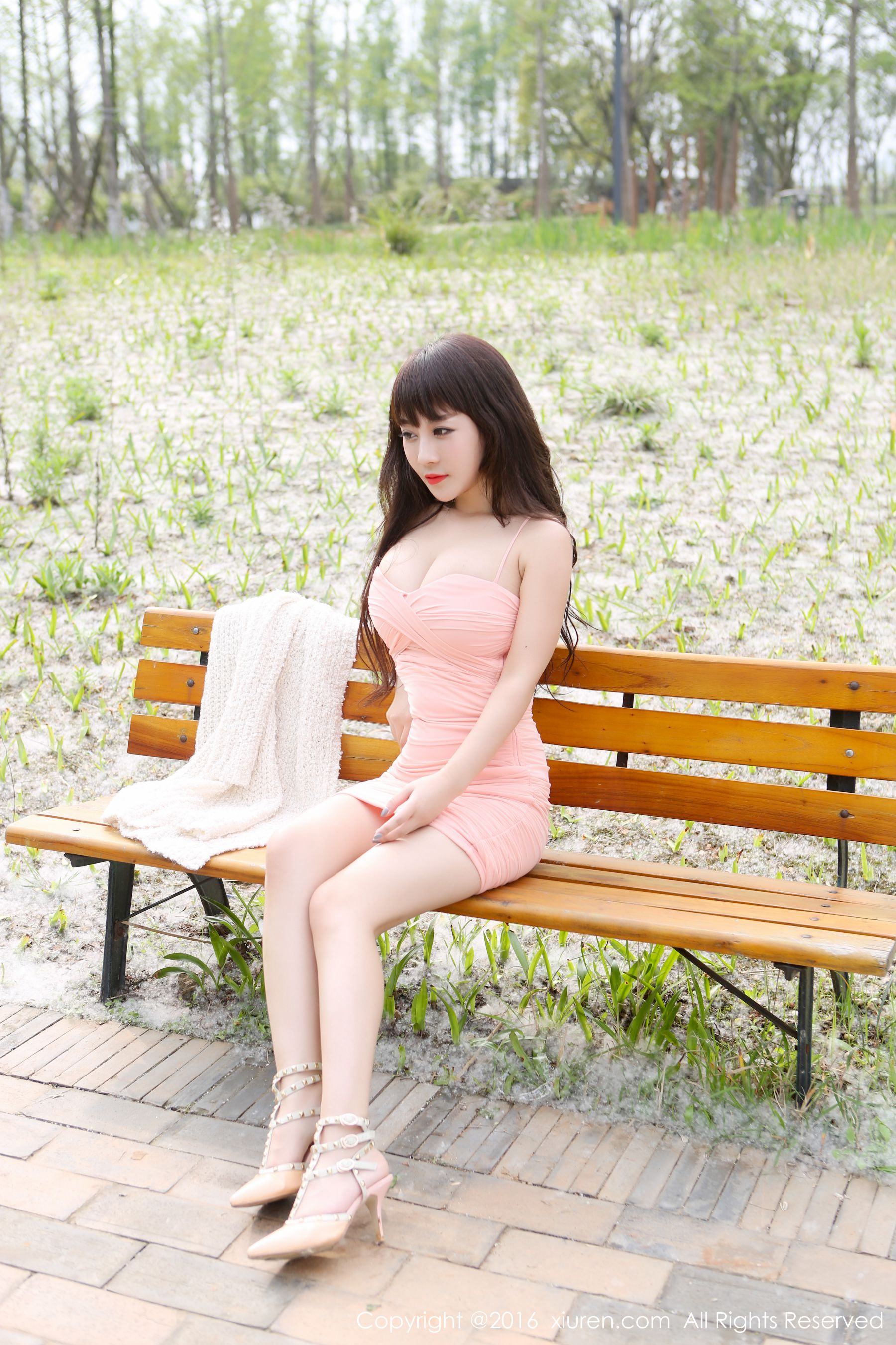 陈巧蓓isabella《外拍超短裙系列》 [秀人网XiuRen] No.529