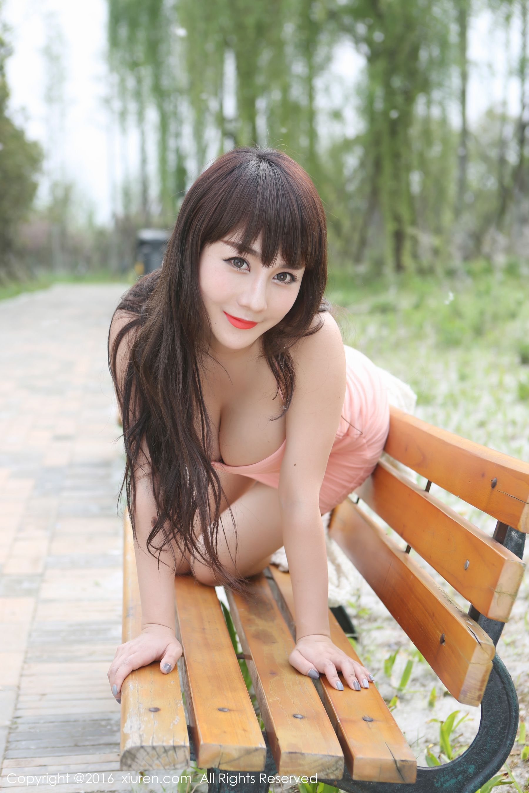 陈巧蓓isabella《外拍超短裙系列》 [秀人网XiuRen] No.529
