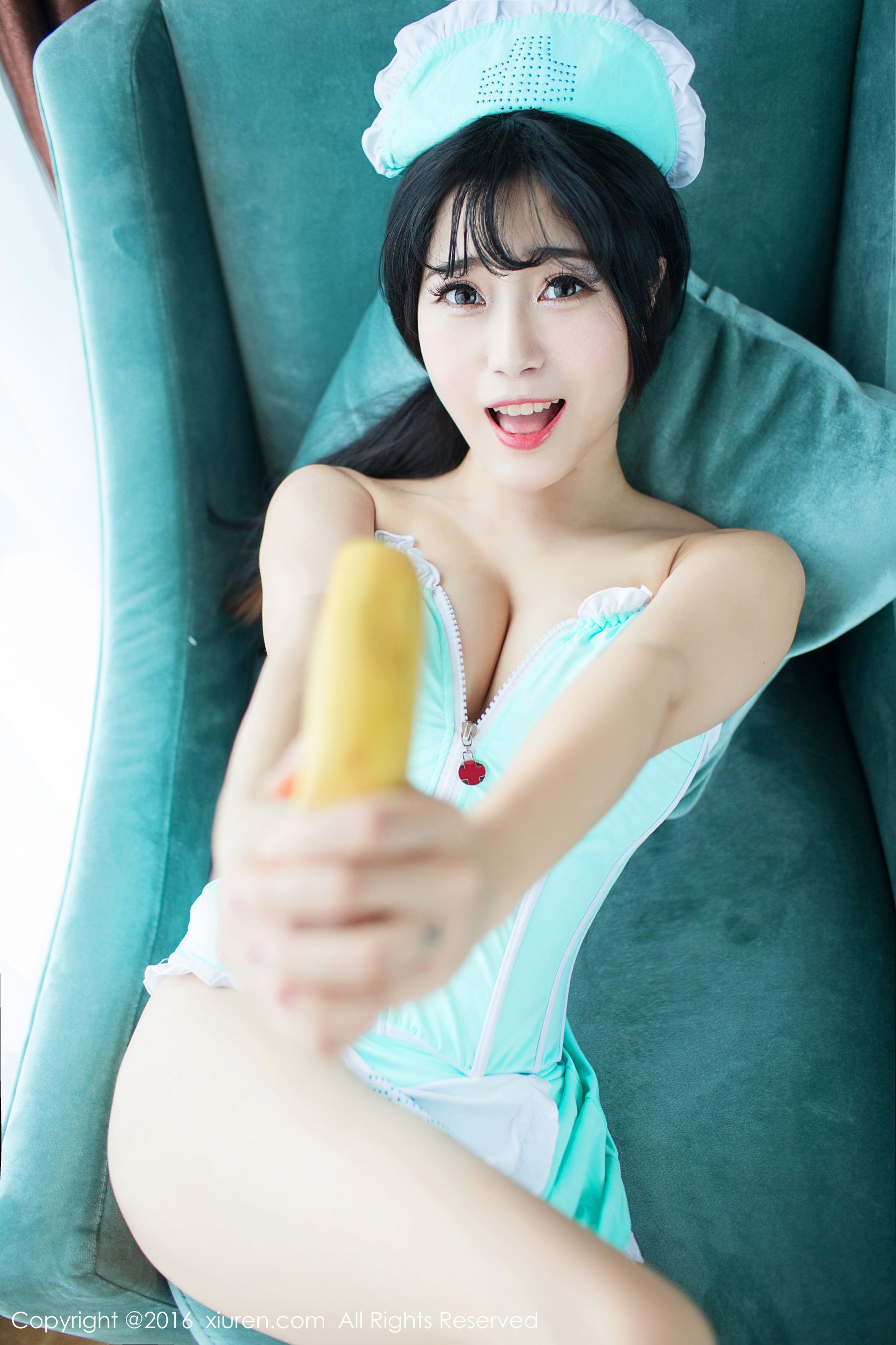 兜豆靓Youlina《香蕉小护士》 [秀人网XiuRen] No.550