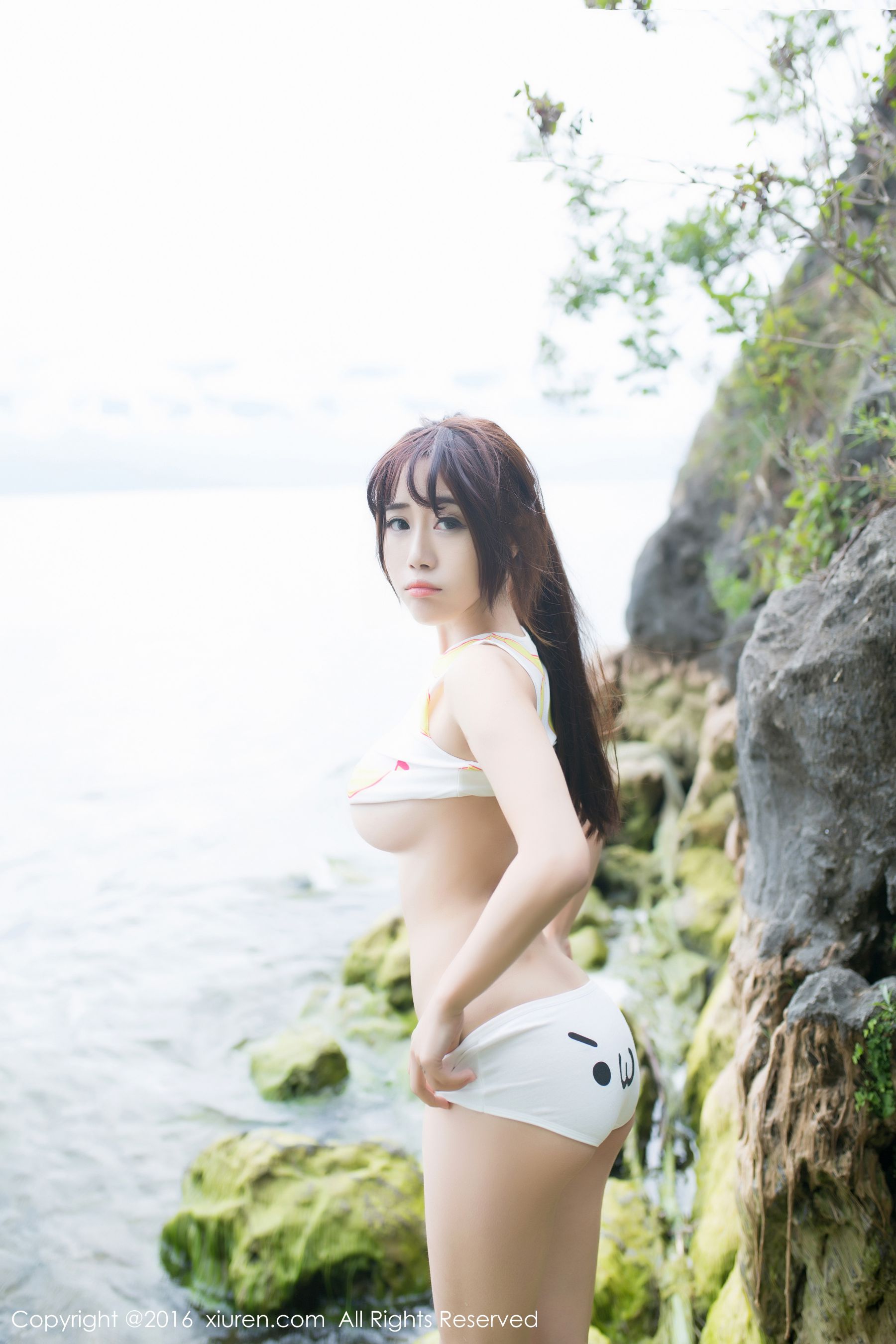 兜豆靓Youlina《云南旅拍》阳光性感系列 [秀人网XiuRen] No.623