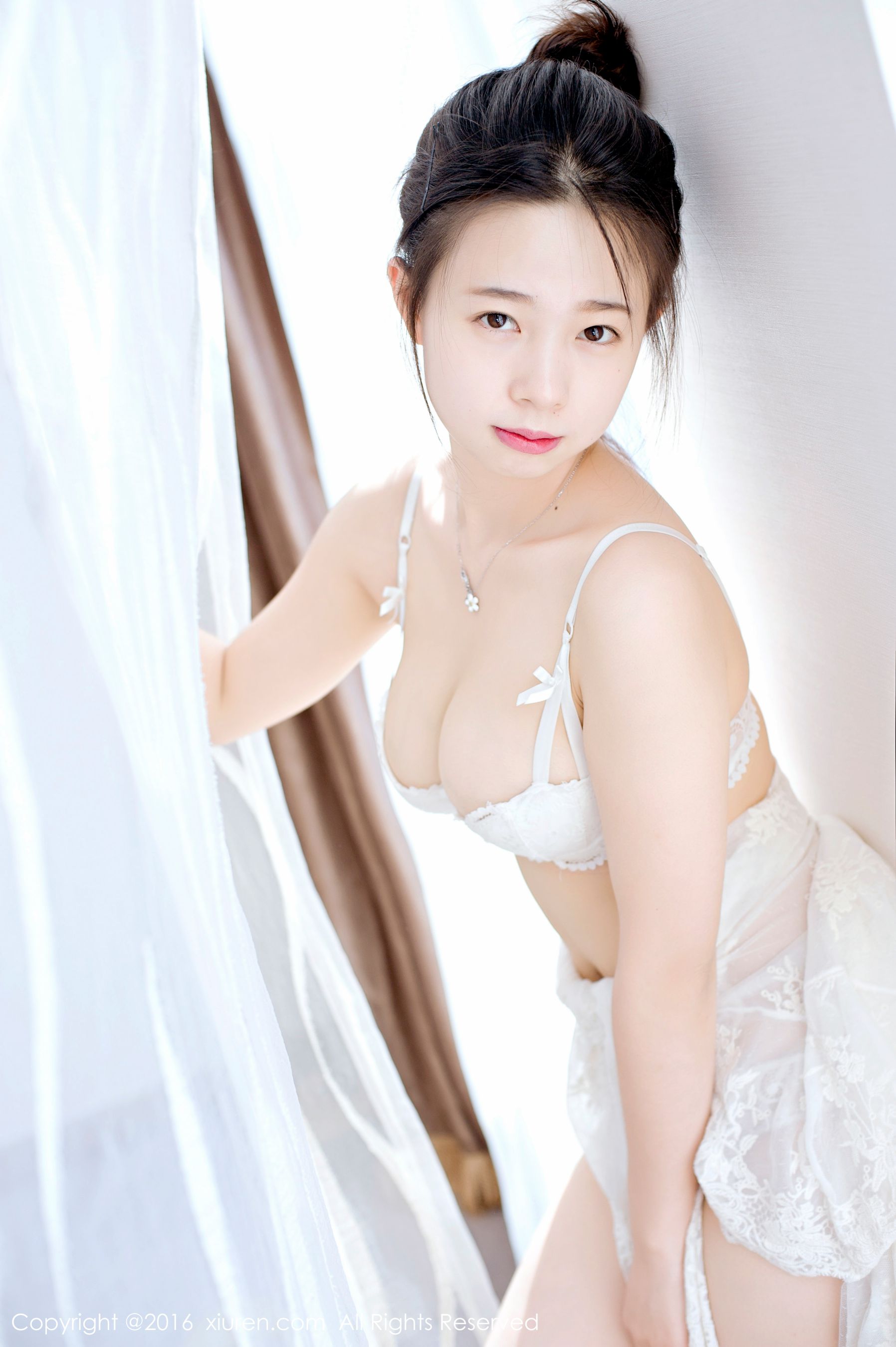 草莓zz(吴允芝)《清晨起床的智齿少女》 [秀人网XiuRen] No.641