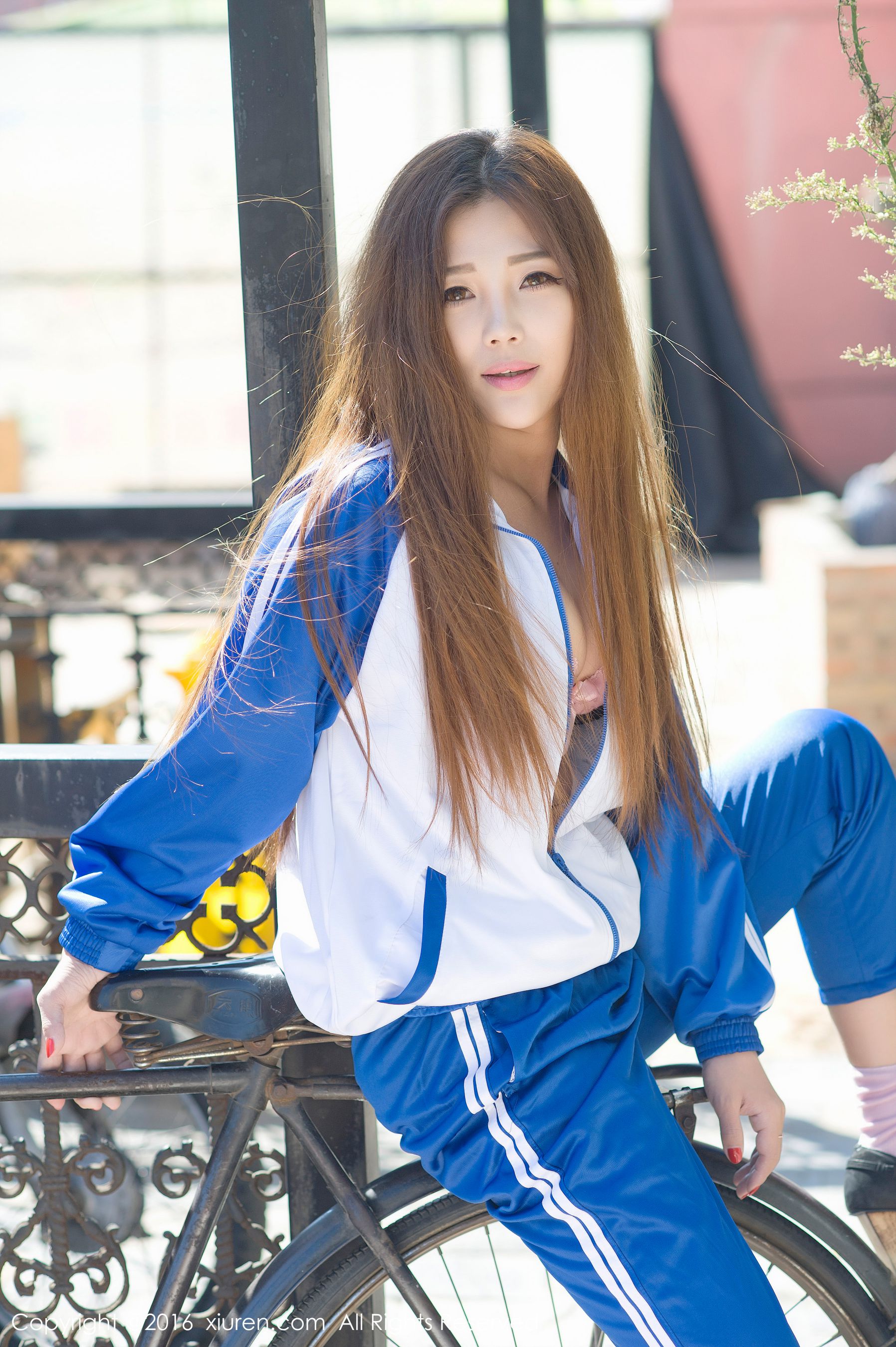 周予然《高中校服户外爆乳，经典日系校服》 [秀人网XiuRen] No.651