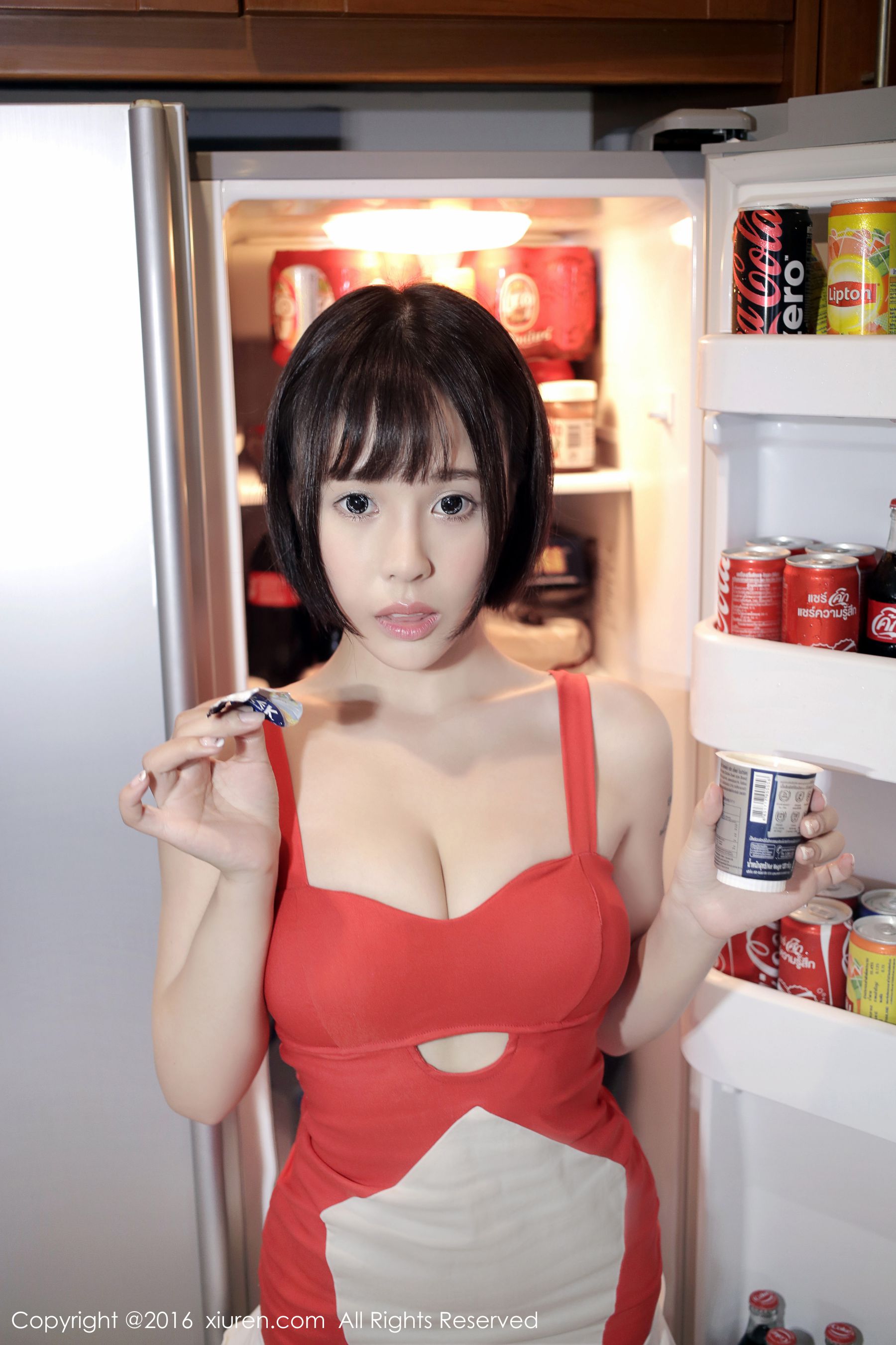 Evelyn艾莉《小红裙》 [秀人网XiuRen] No.665