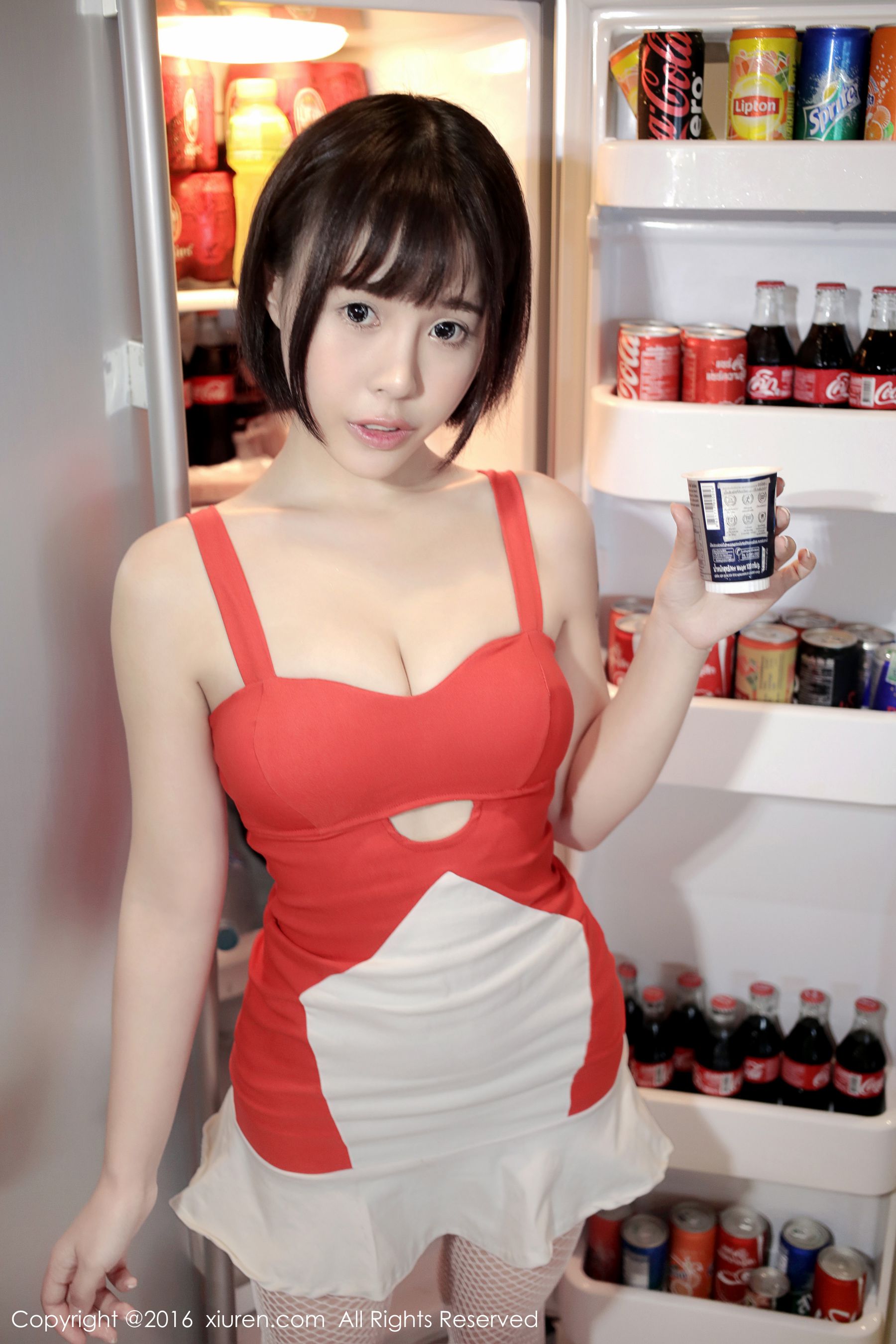 Evelyn艾莉《小红裙》 [秀人网XiuRen] No.665
