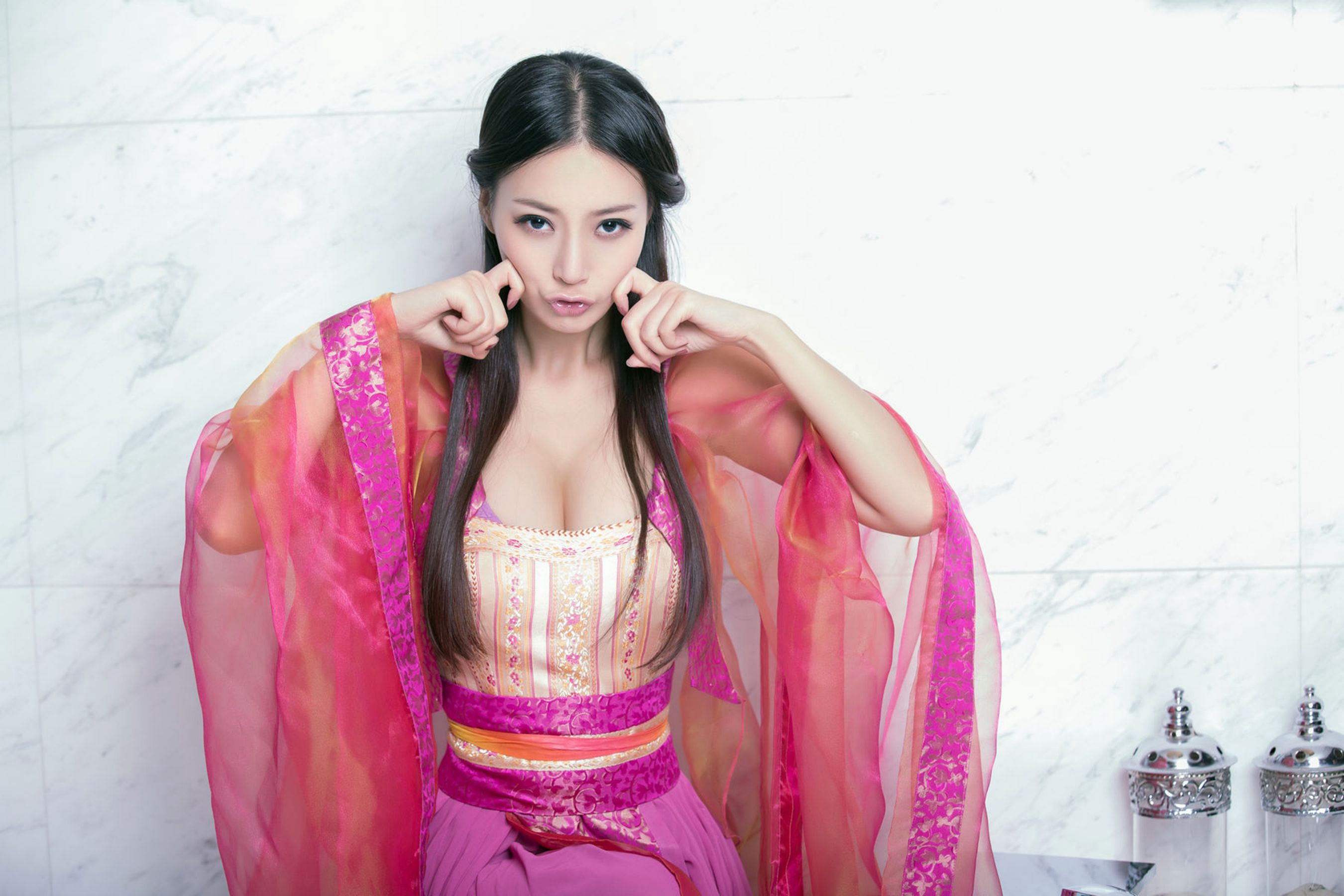 王李丹妮《汹涌婀娜，挺拔又苗条到不科学》 [推女郎TuiGirl] No.022