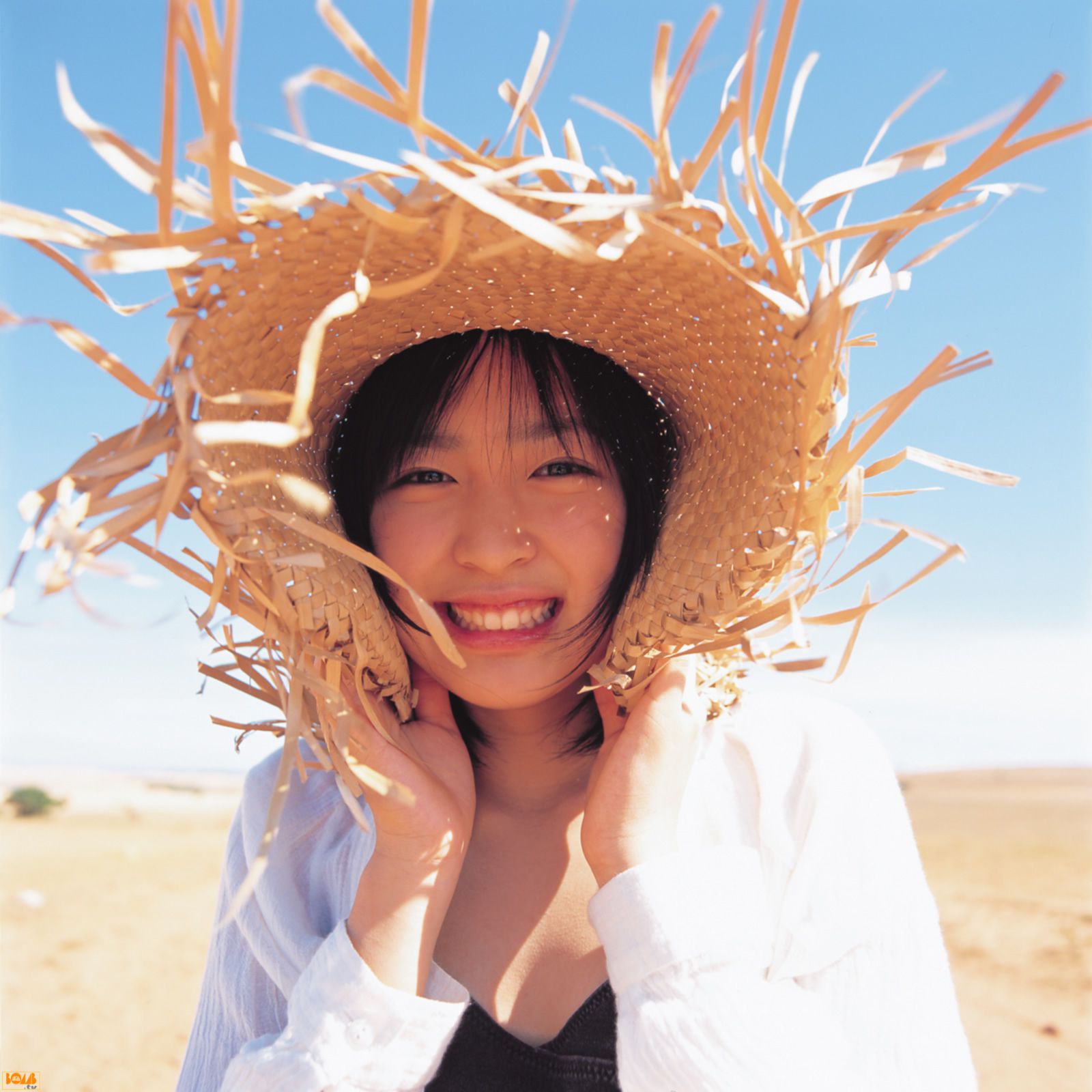黒川芽以《Nina – Special Wallpaper》  [Bomb.TV] 2004年12月刊