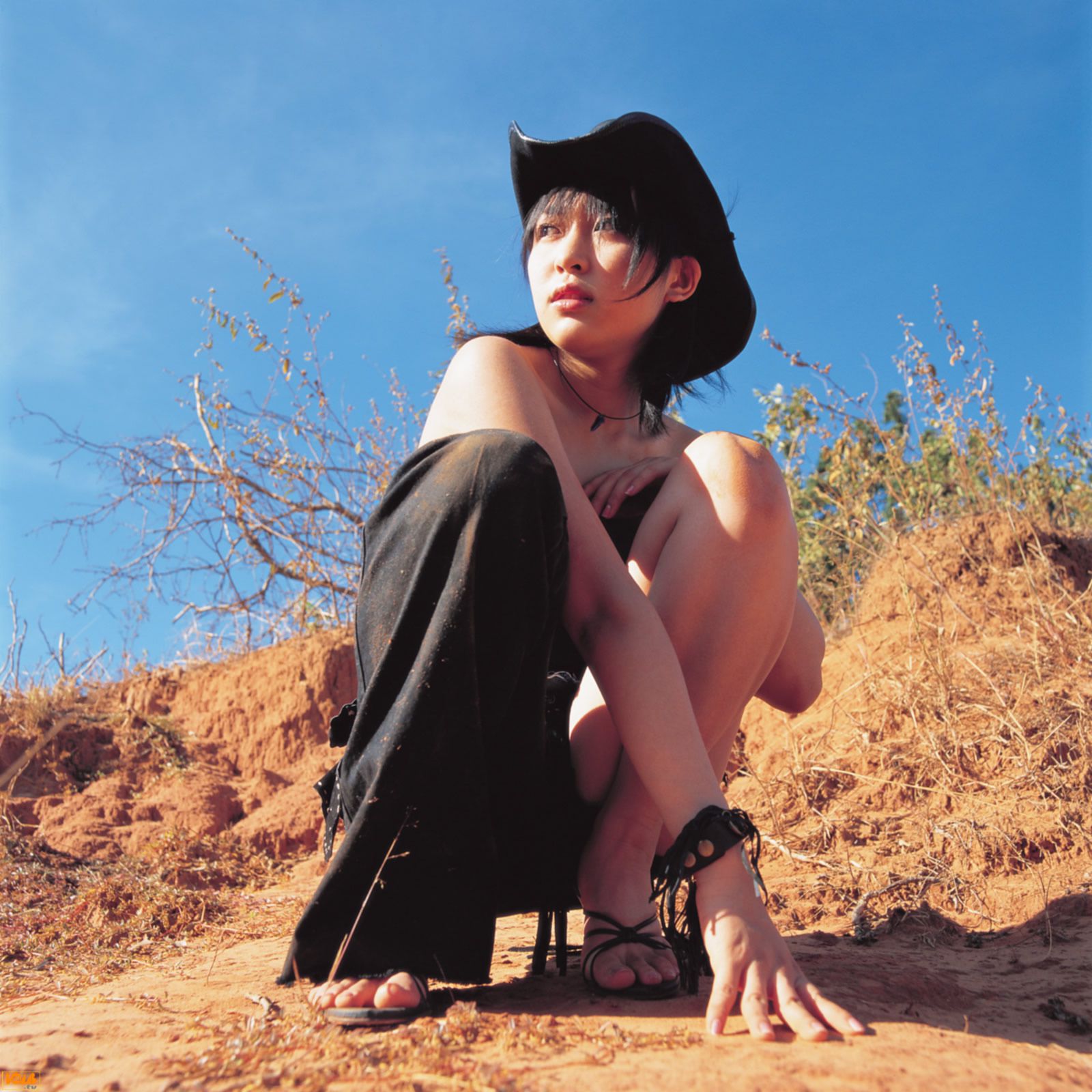 黒川芽以《Nina – Special Wallpaper》  [Bomb.TV] 2004年12月刊
