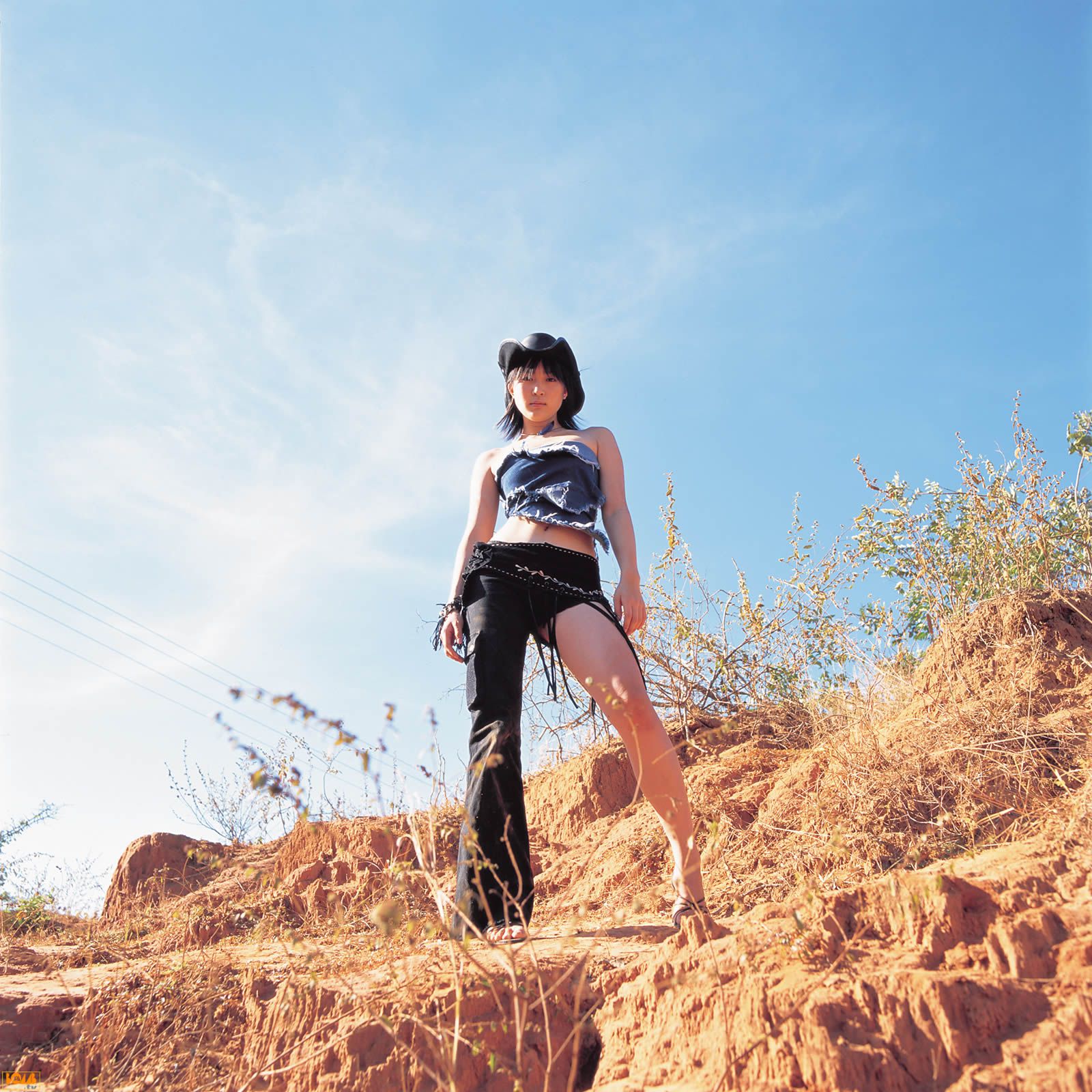 黒川芽以《Nina – Special Wallpaper》  [Bomb.TV] 2004年12月刊