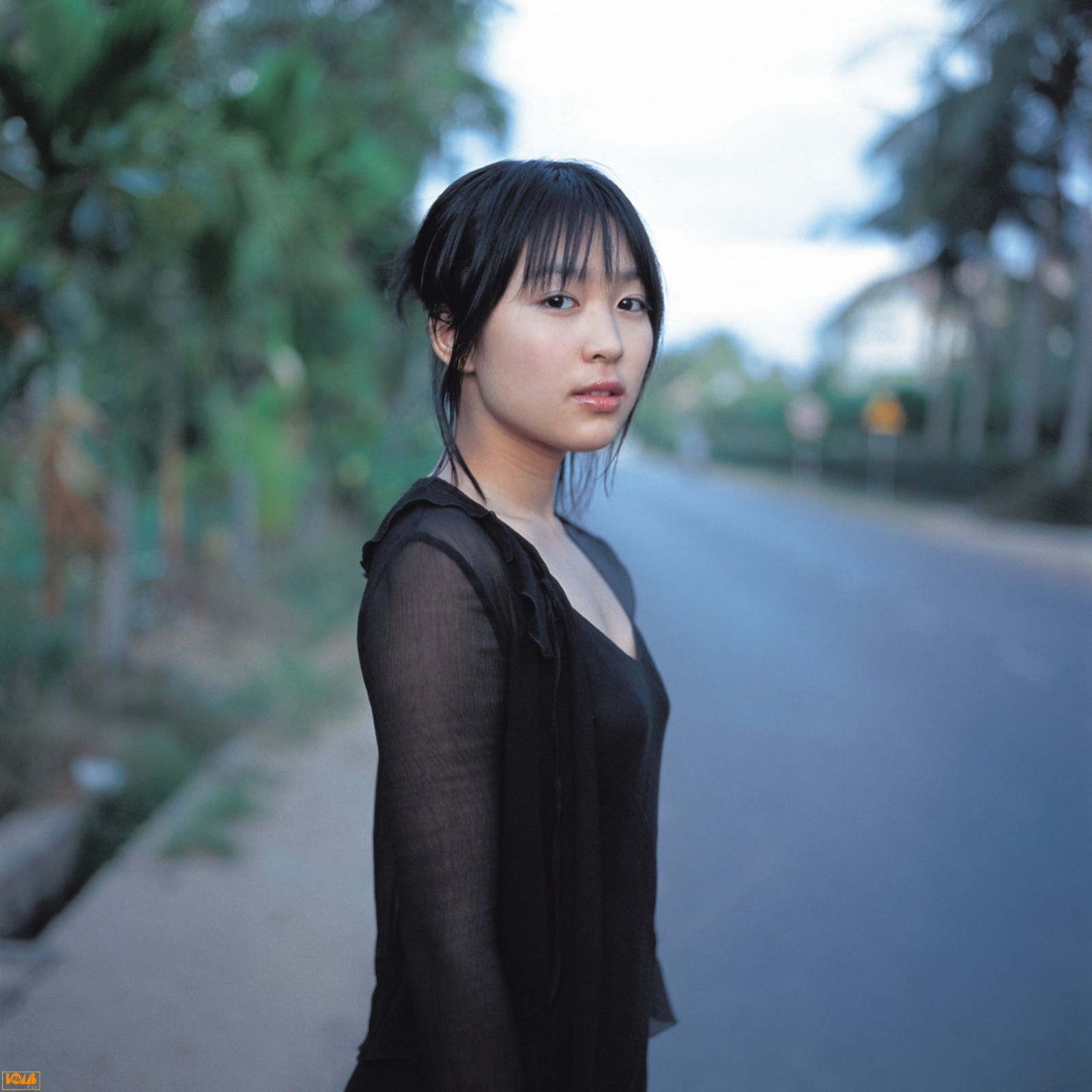 黒川芽以《Nina – Special Wallpaper》  [Bomb.TV] 2004年12月刊