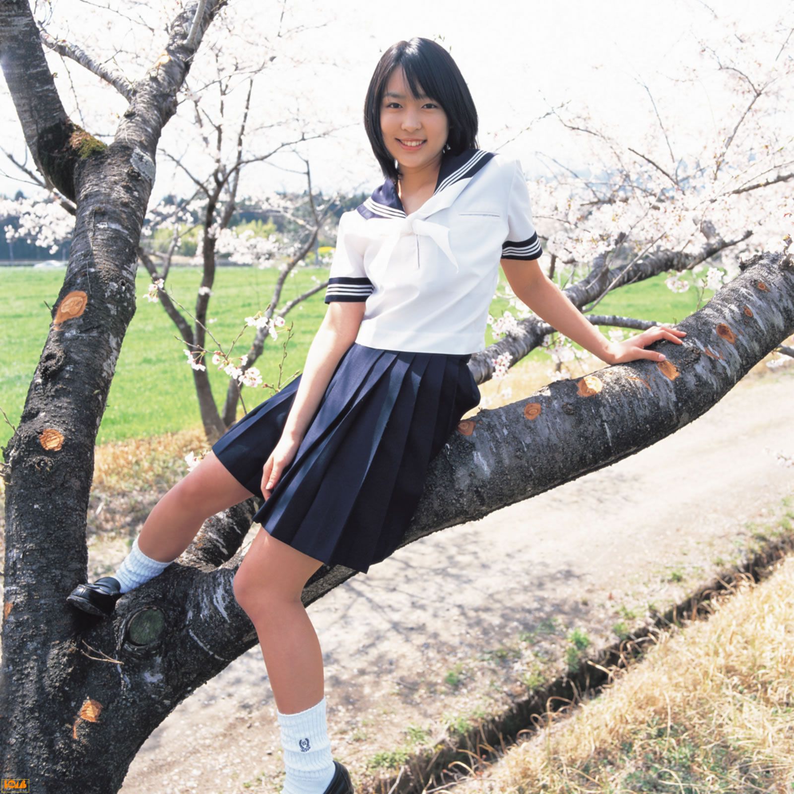黒川芽以《Nina – Special Wallpaper》  [Bomb.TV] 2004年12月刊