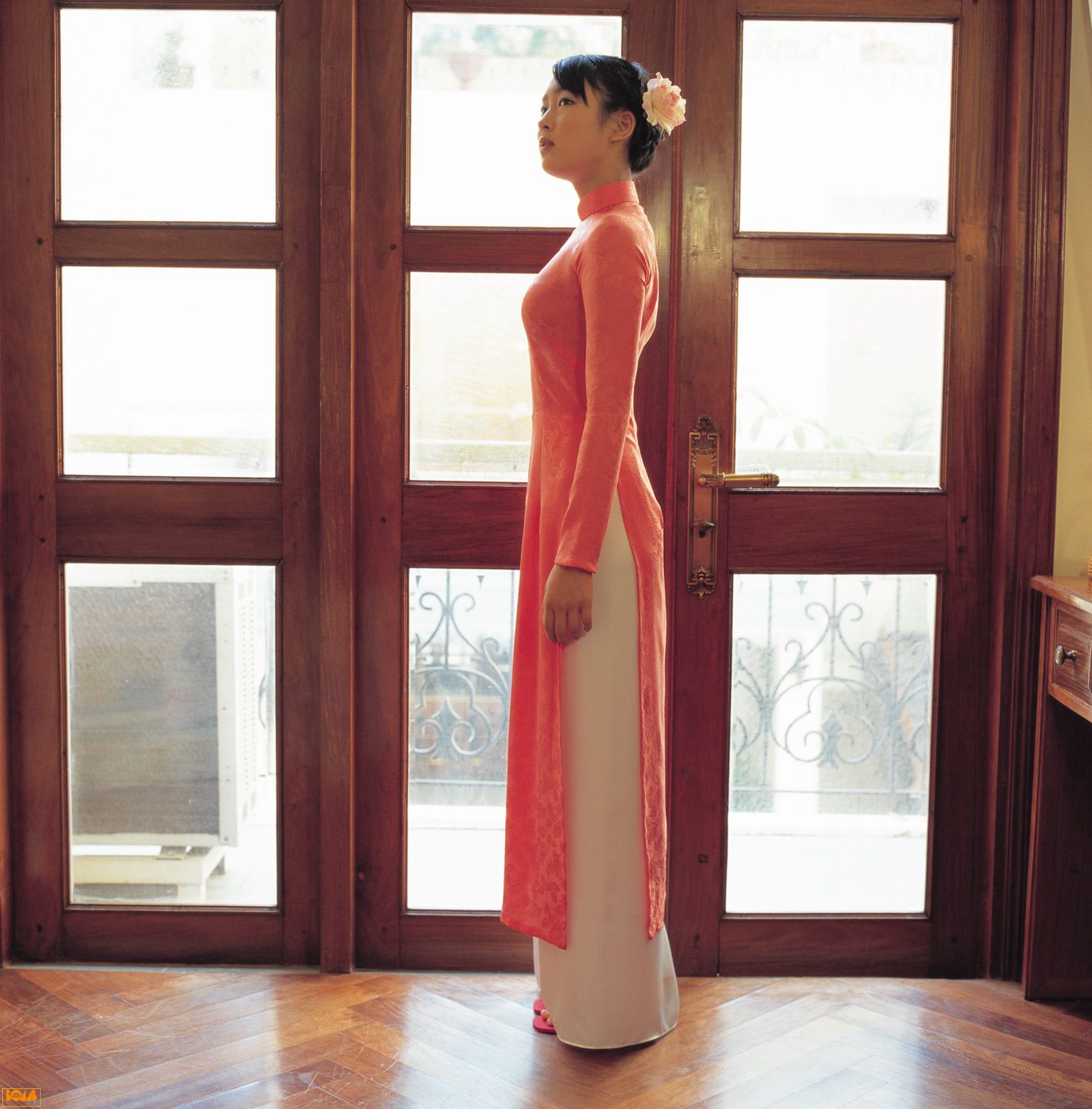 黒川芽以《Nina – Special Wallpaper》  [Bomb.TV] 2004年12月刊