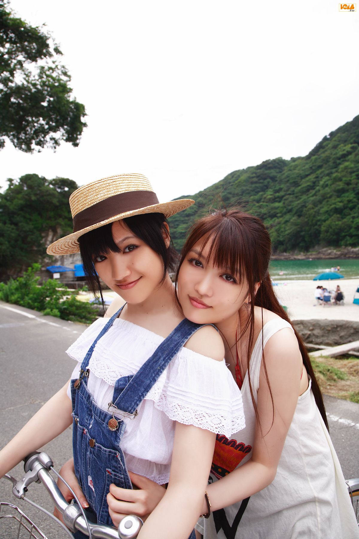 三浦葵/三浦萌《The Miura Sisters》  [Bomb.TV] 2009年11月刊