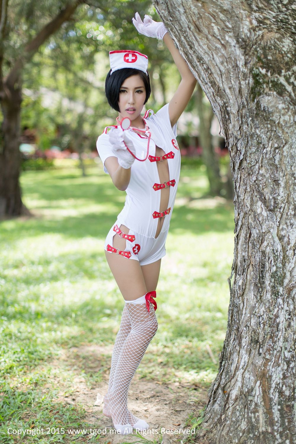 魅惑女神娜依灵儿《这位护士有点冷》 [TGOD推女神] 写真集