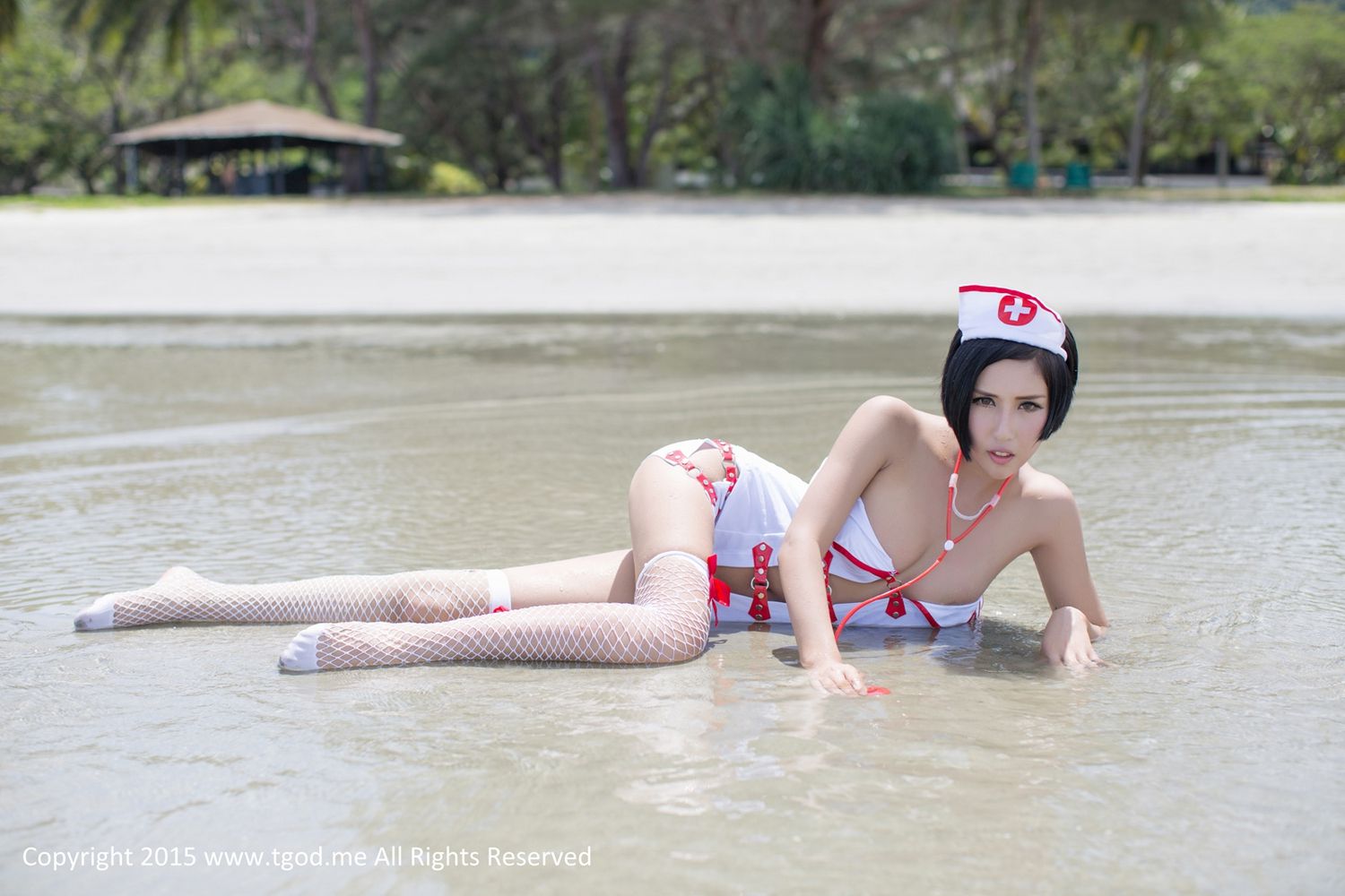 魅惑女神娜依灵儿《这位护士有点冷》 [TGOD推女神] 写真集